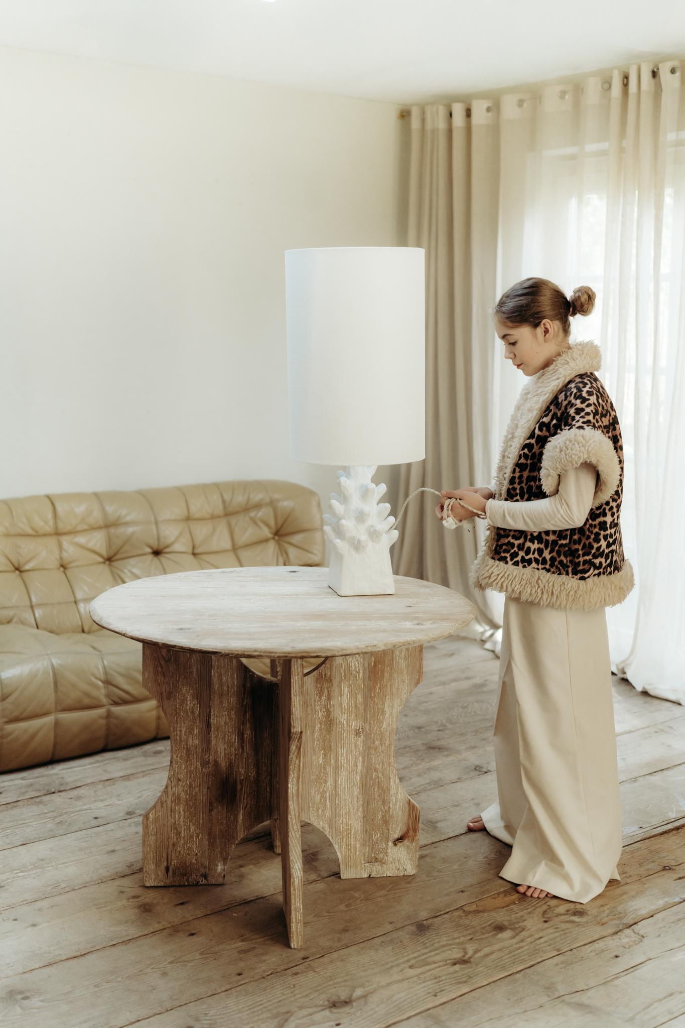 Céramique lampe contemporaine excentrique en céramique, abat-jour en lin belge inclus en vente