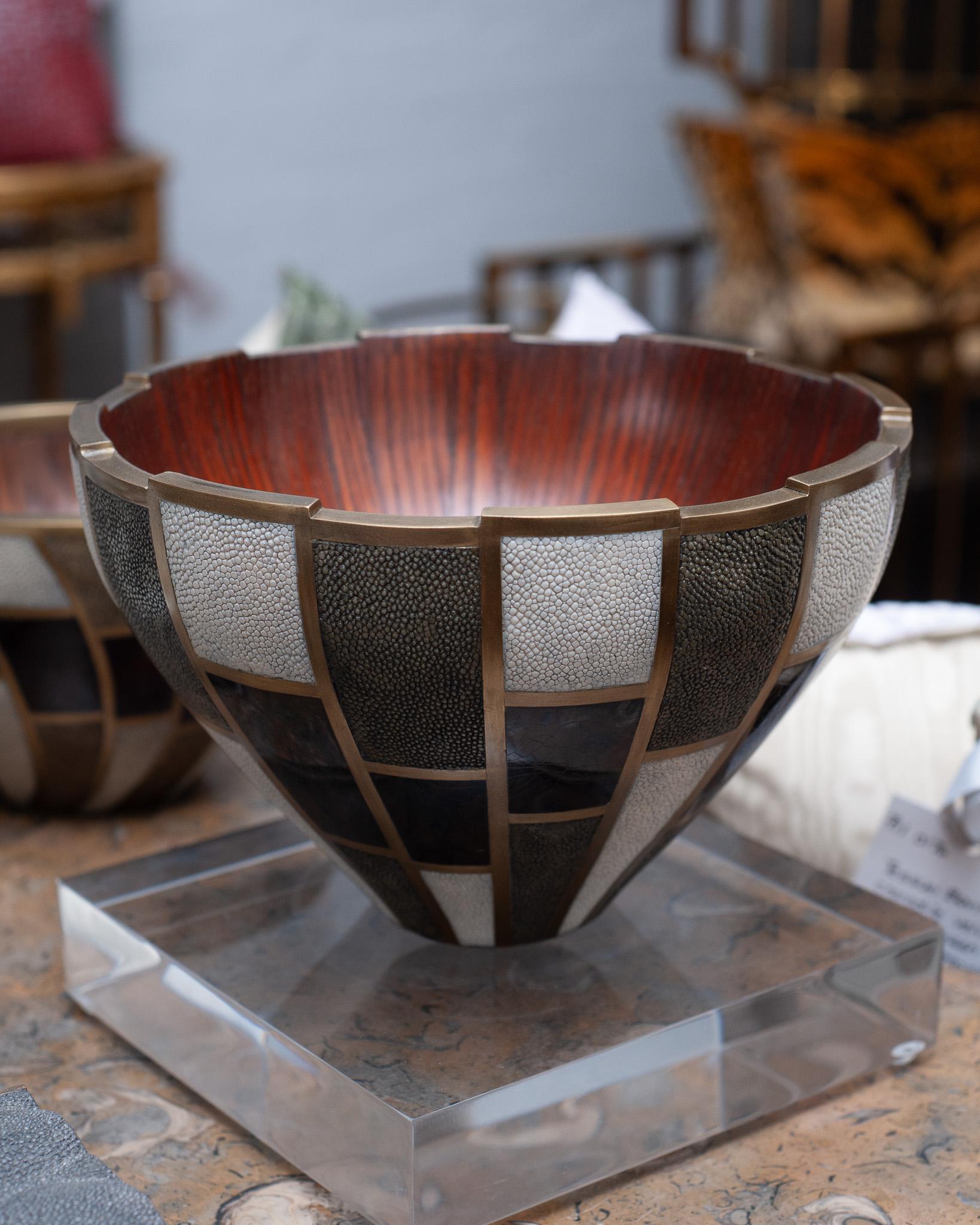 In stock now - A gorgeous walnut bowl made R & Y Augousti, with brass borders inlaid with creme & grey shagreen and black penshell. Expertly crafted, this decorative bowl is a perfect sculptural accessory for any table and is as beautiful as it is