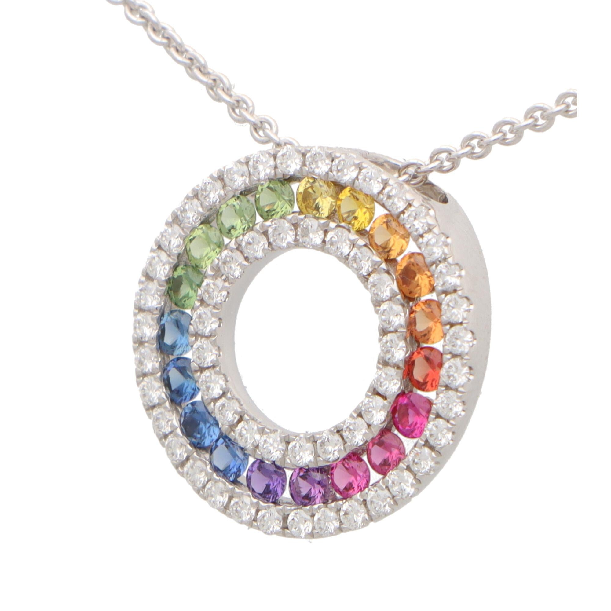 Contemporain Pendentif contemporain circulaire en or blanc 18 carats avec saphir arc-en-ciel et diamants