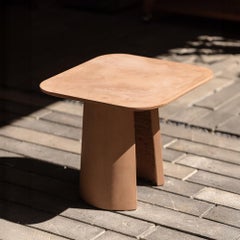 Zeitgenössischer Beistelltisch Raiz 01 aus Beton und Ton