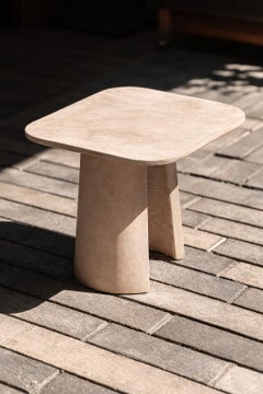 Table d'appoint contemporaine Raiz 01 en béton sable