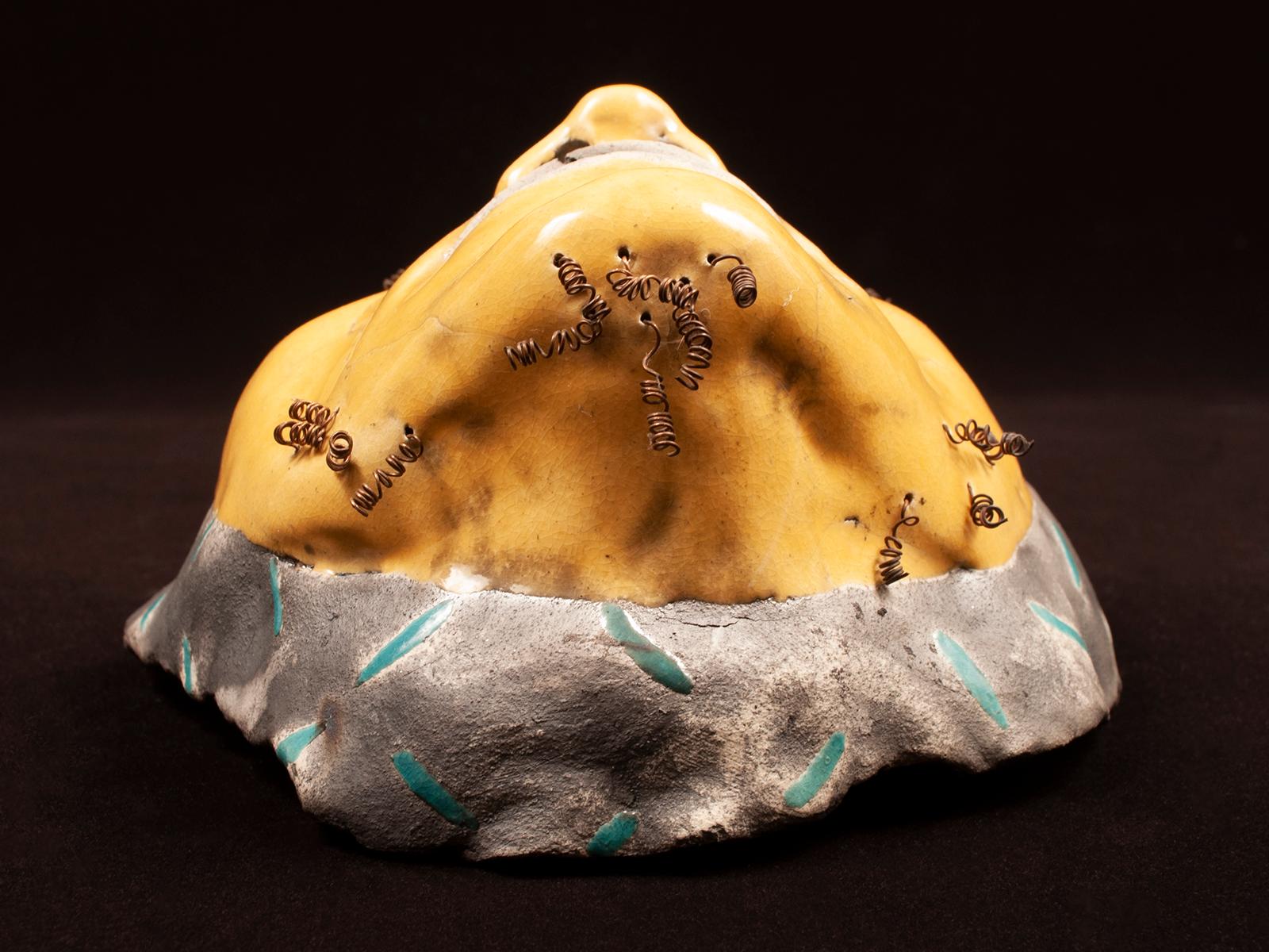 Fait main Masque tribal contemporain en céramique Raku avec bois de cervidé d'Argon en vente