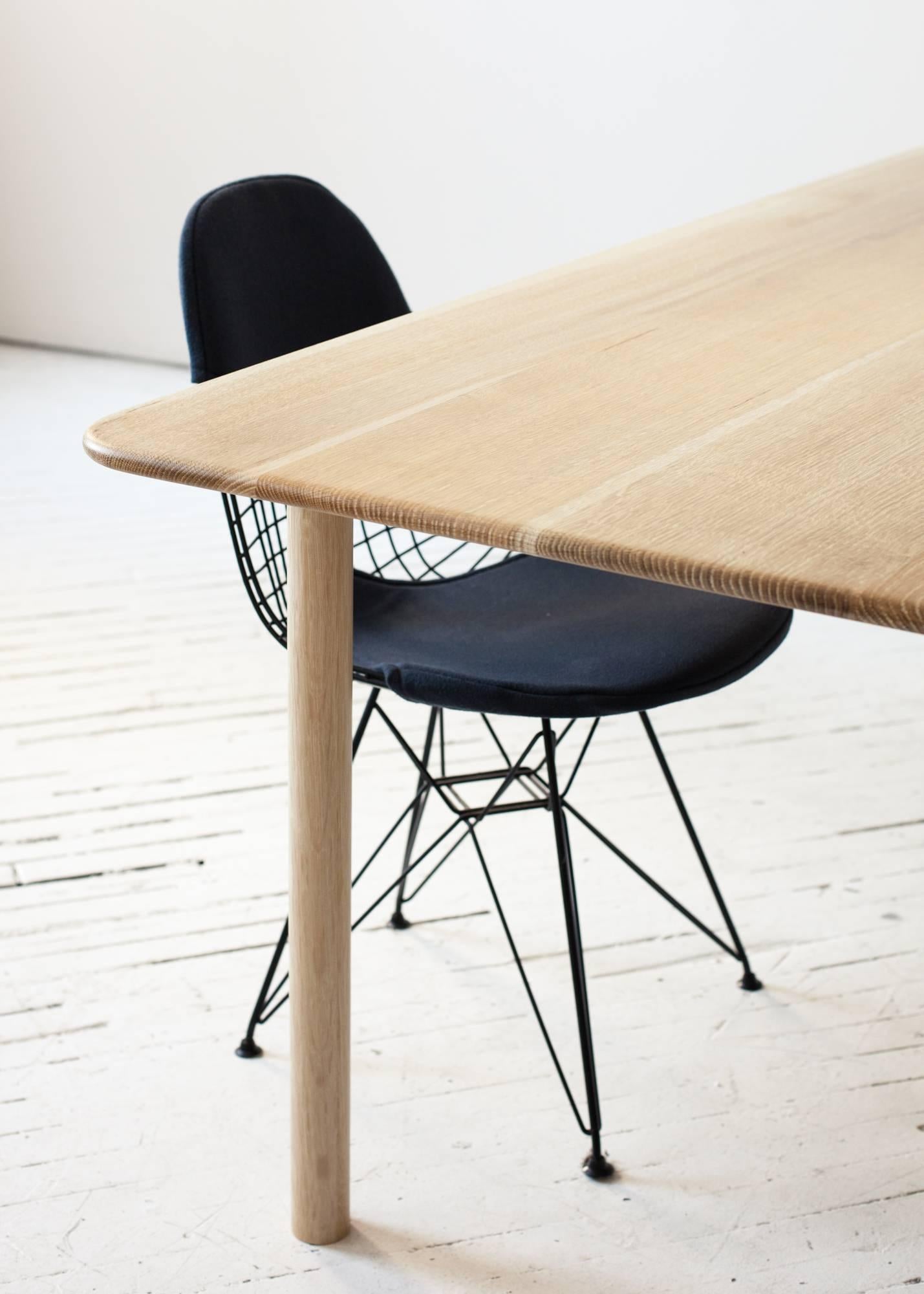 XXIe siècle et contemporain Table de gamme en bois contemporaine en bois de chêne blanc par Fort Standard en vente