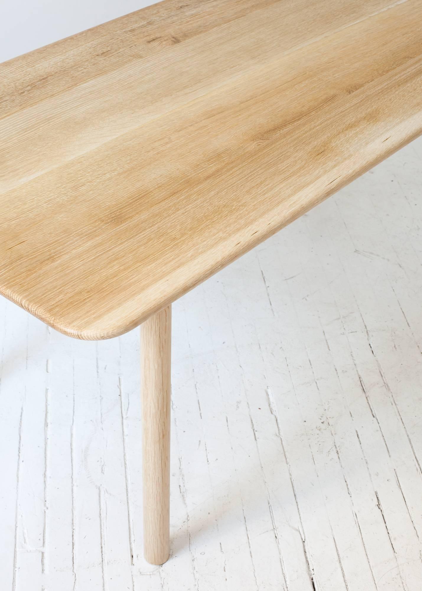 Frêne Table de gamme en bois contemporaine en bois de chêne blanc par Fort Standard en vente