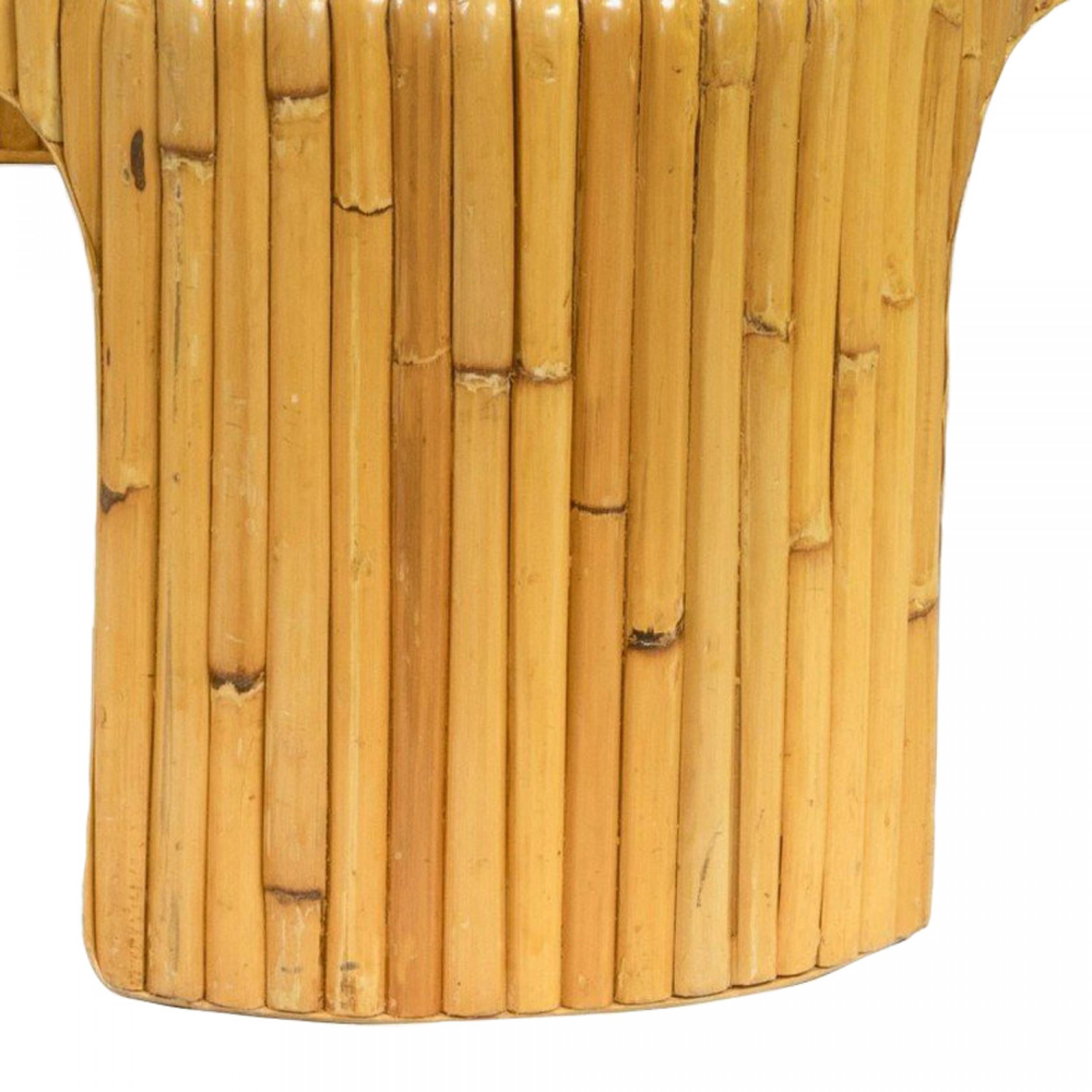 Tavolino quadrato in rattan e vetro fumé del Mid-Century americano. (Articoli abbinati: NWL084)