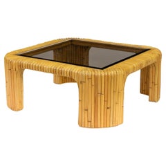 Tavolino quadrato contemporaneo in rattan e vetro fumé