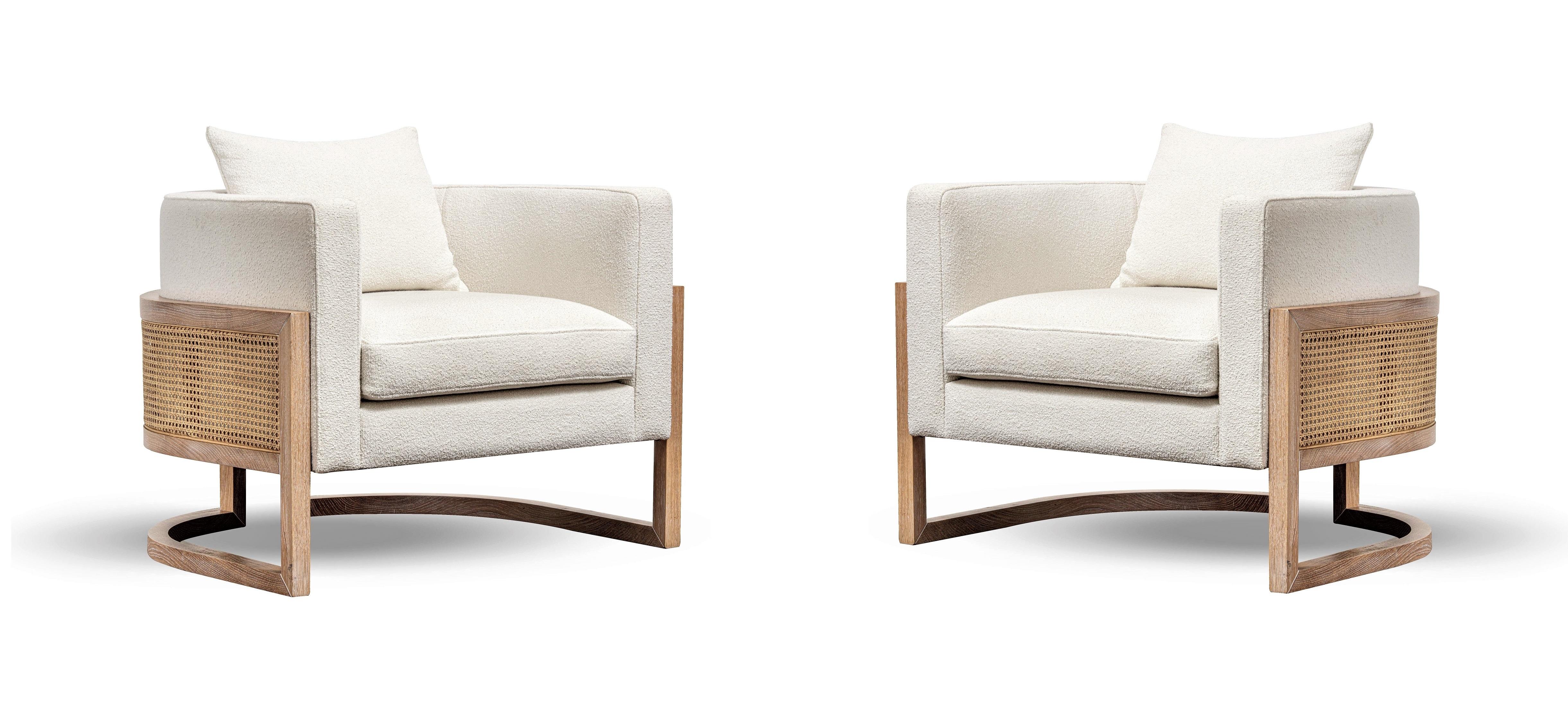 Conjunto de Sillón Contemporáneo de Ratán en Roble Macizo Lavado Blanco en Nuevo estado para la venta en NEW YORK, NY