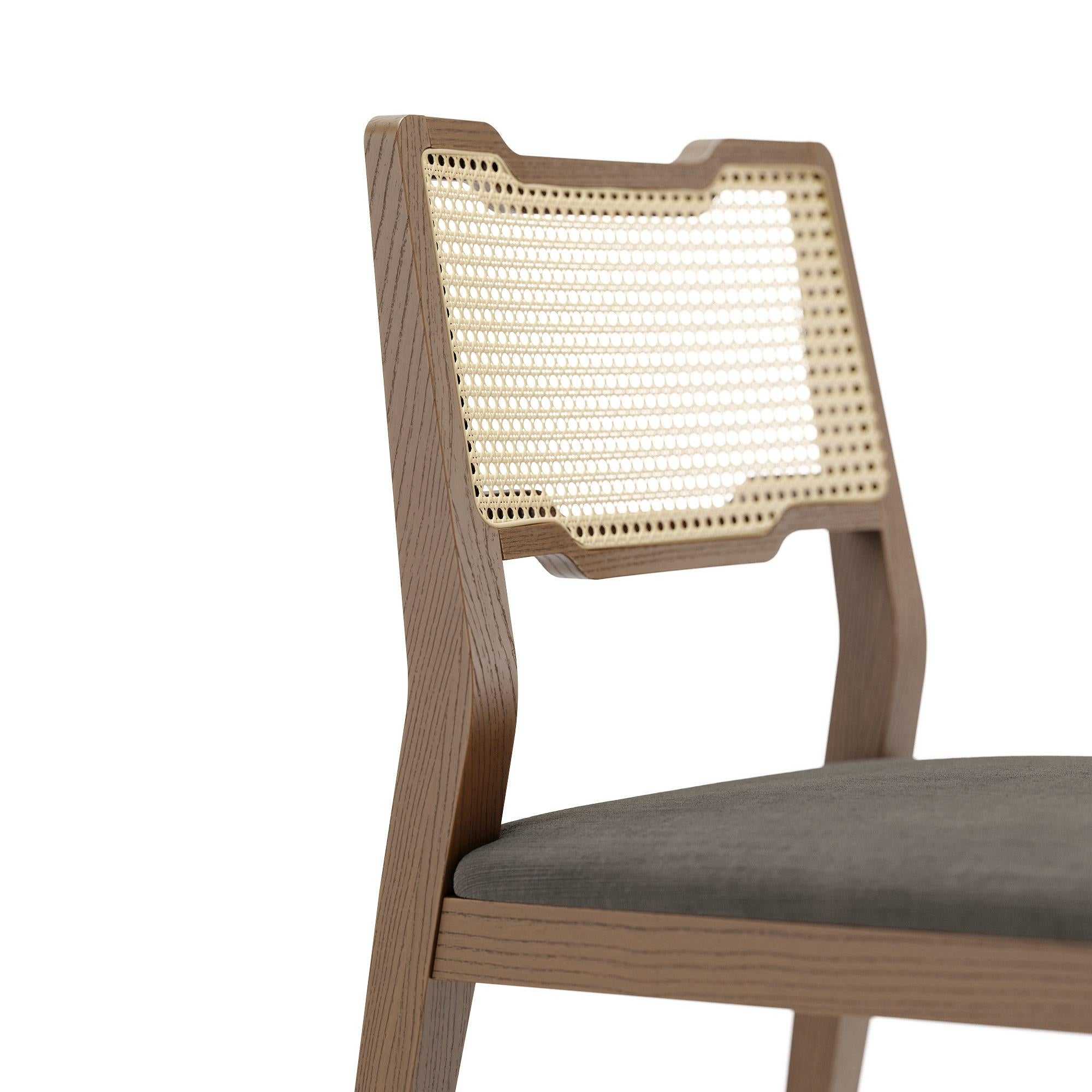 Sedie da pranzo contemporanee in rattan con finitura in noce, set da 4. In condizioni Nuovo in vendita a NEW YORK, NY