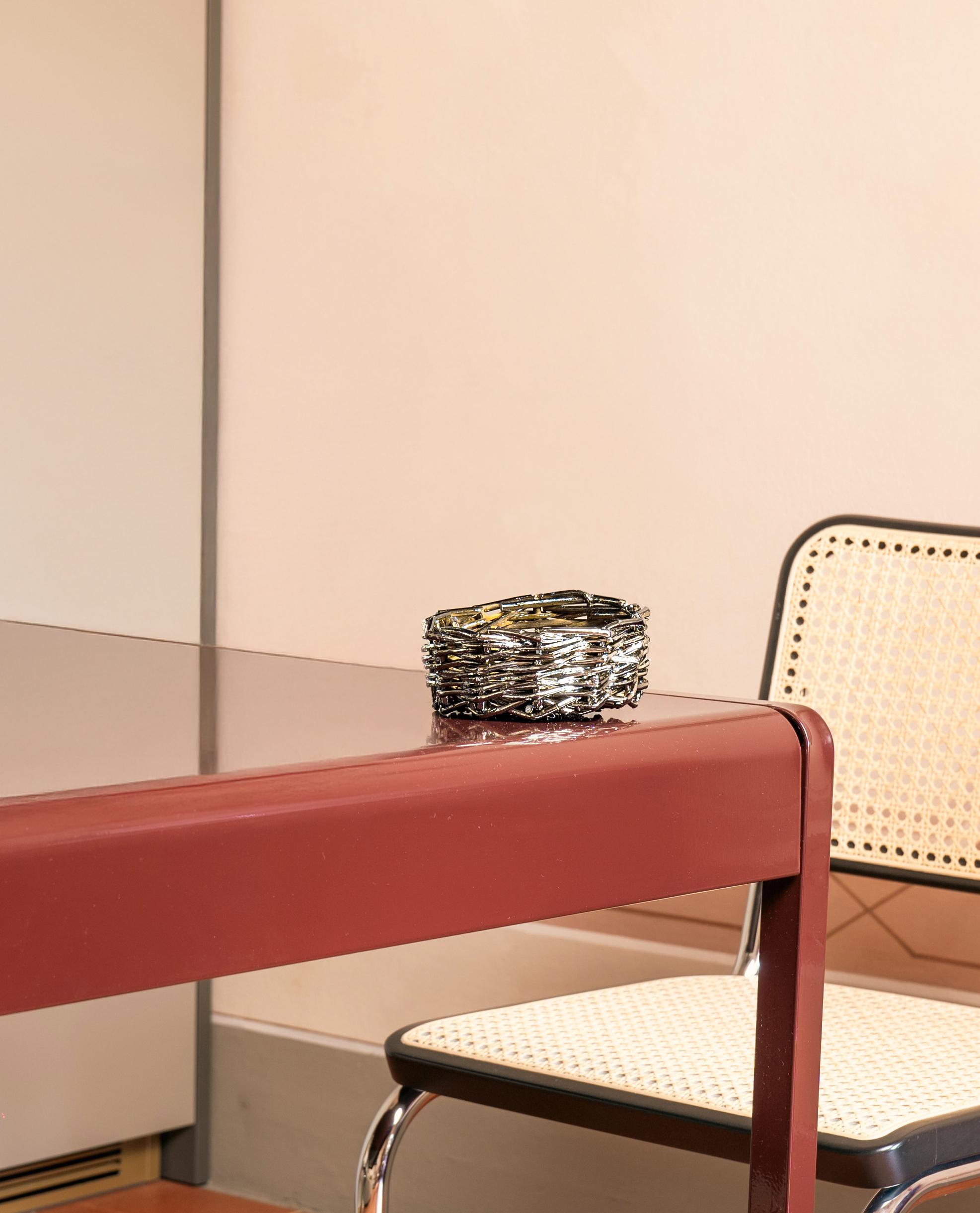 Fait main Panier MINI contemporain en rotin fait main en saule plaqué, Made in Italy, en stock en vente