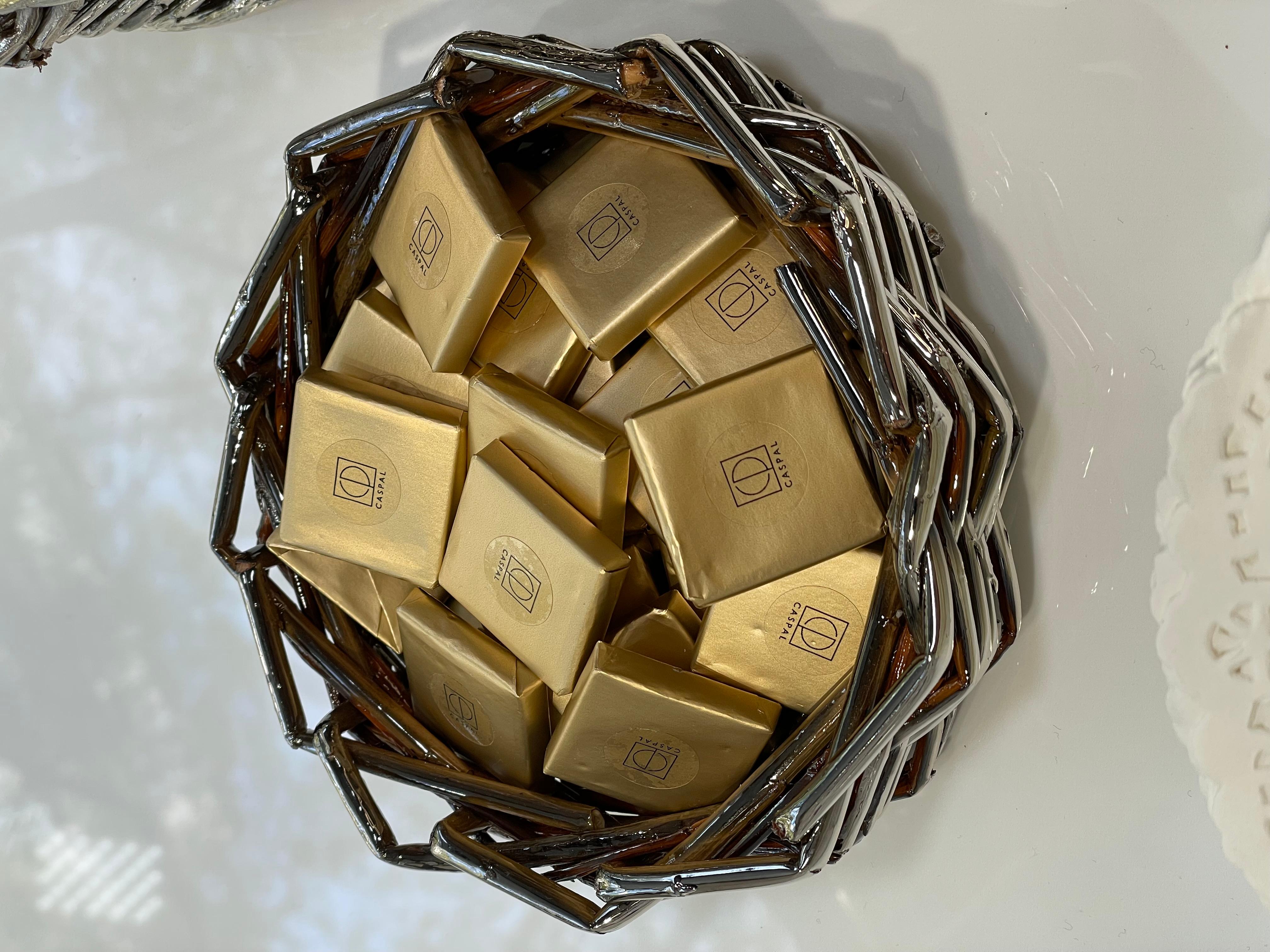 Panier MINI contemporain en rotin fait main en saule plaqué, Made in Italy, en stock Neuf - En vente à Milano, Lombardia