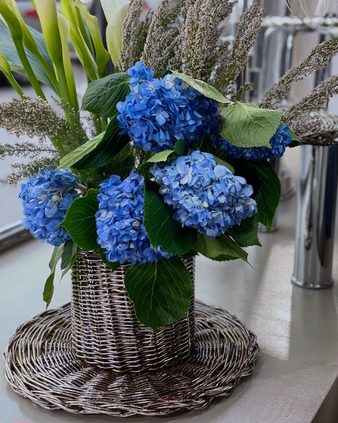 This contemporary metal-plated woven bowl or vase is a striking collectible design object, meticulously handcrafted in Italy using traditional techniques. Created by Federica Paoli for Caspal, it reflects the fusion of modern aesthetics and