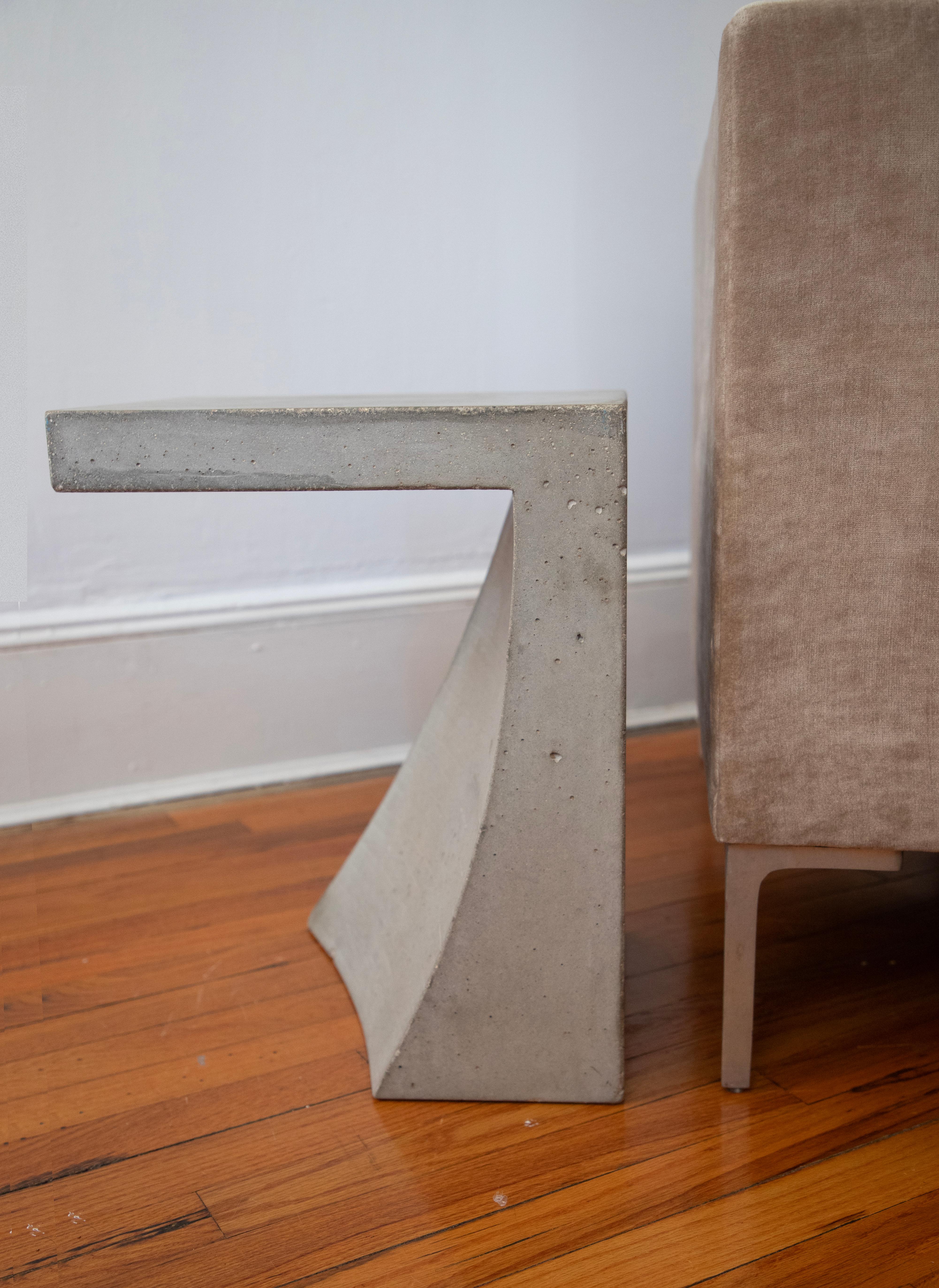 Contemporary Beistelltisch Skulptur aus Rohbeton von Studio Melrose (amerikanisch) im Angebot