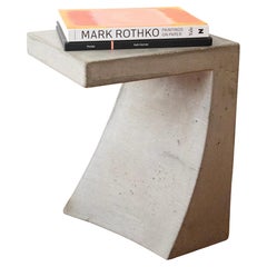 Scultura da tavolo contemporanea in cemento grezzo dello Studio A
