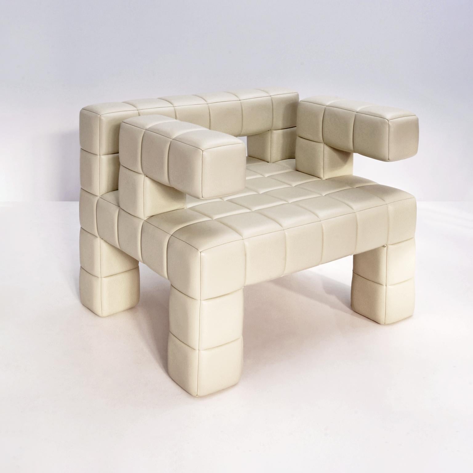 Contemporary Rectangular Armchair, kubisch geformte Lederpolsterung, Unique Piece (Moderne) im Angebot