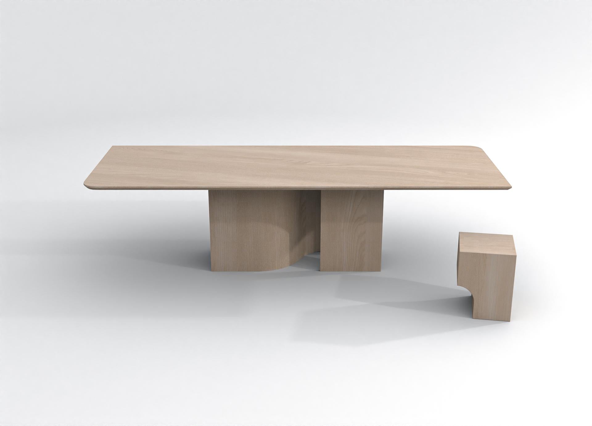Il tavolo barh shadow è un design minimalista ma molto attuale. La base gioca con le ombre e ti fa chiedere cosa c'è dietro. La profondità che si sviluppa nella gamba centrale crea un'atmosfera misteriosa. Accentuato dalle bellissime venature del