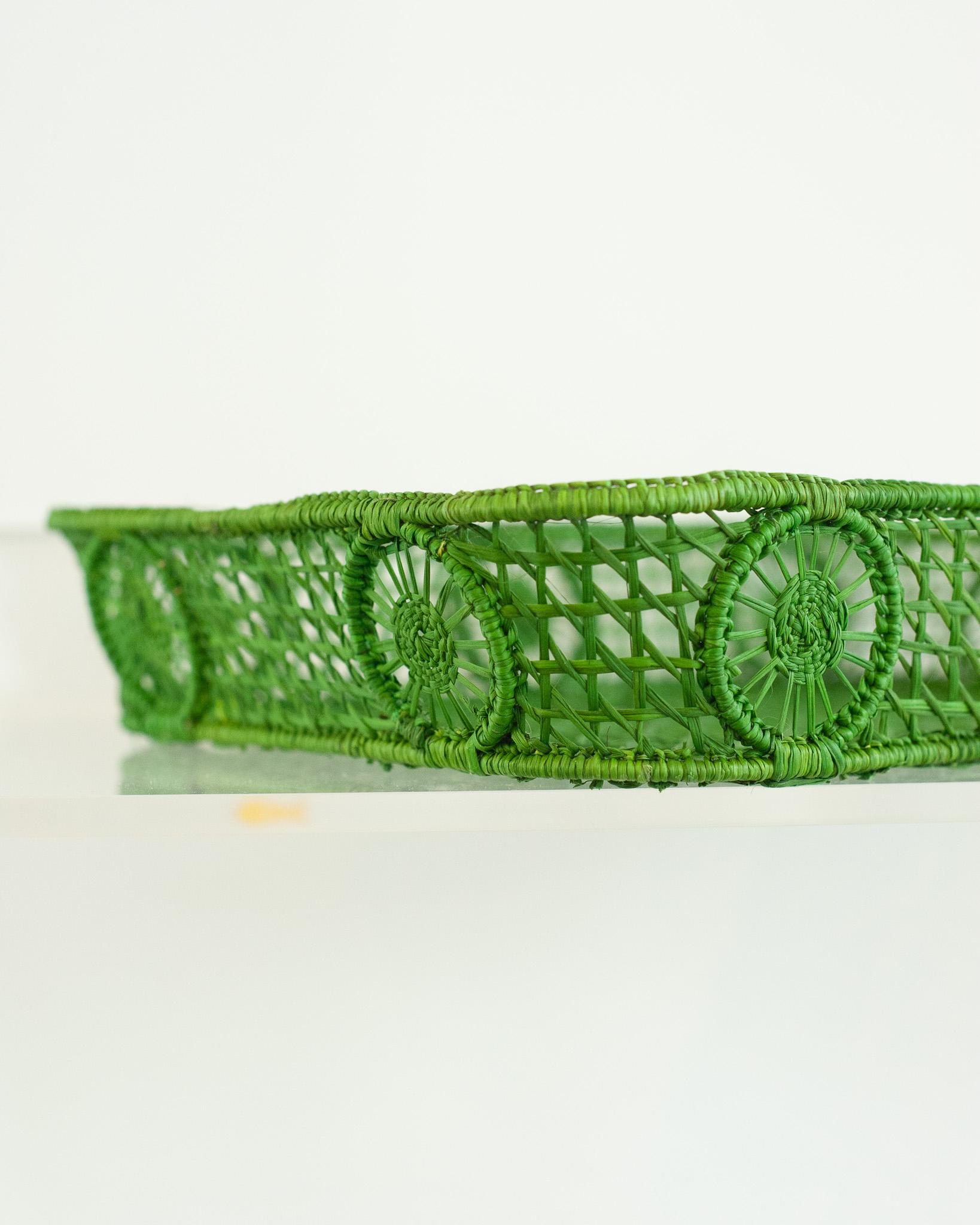 Colombian Contemporary Rectangular Rattan Serving Tray in Green with Rounded Corners For Sale