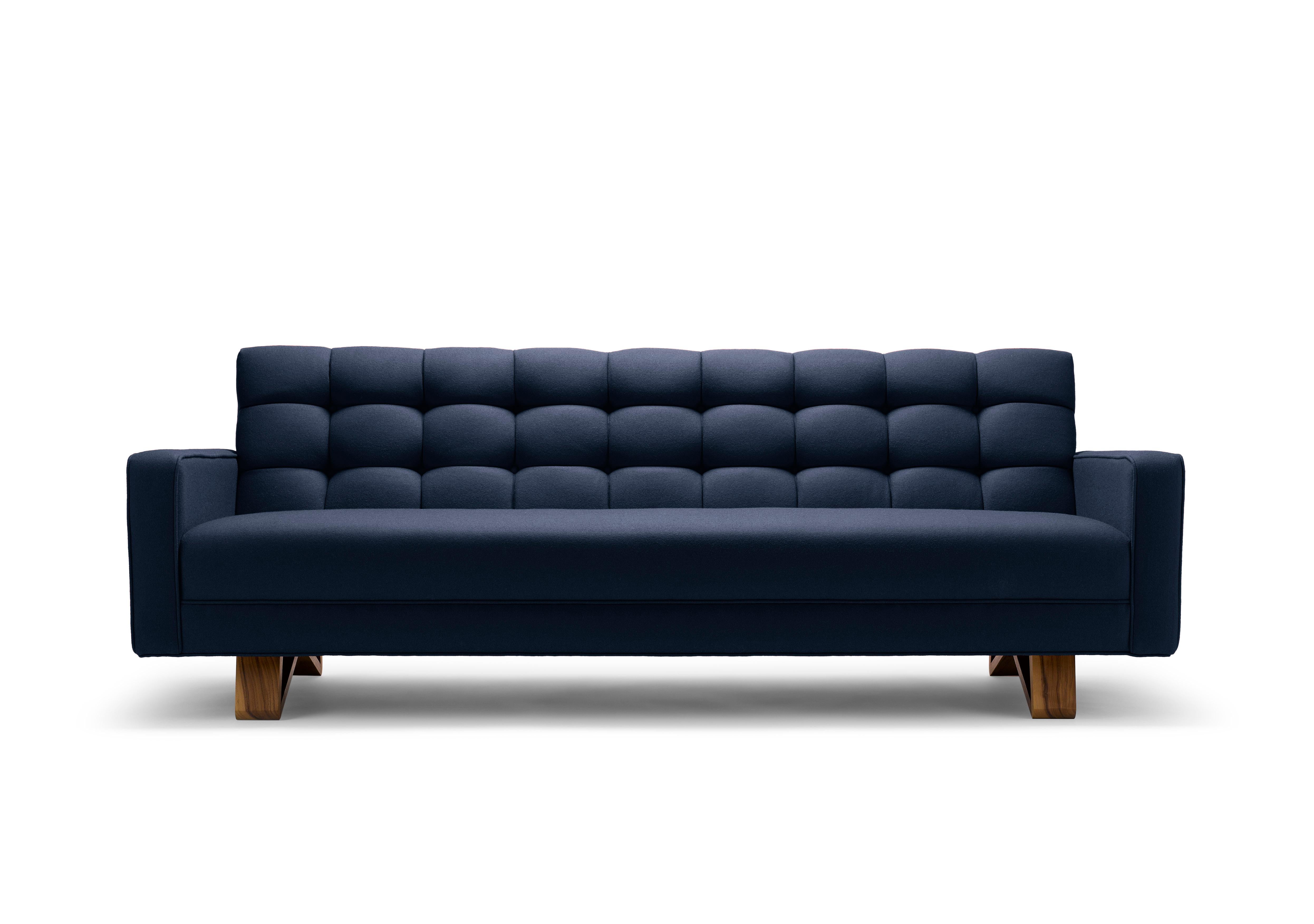 Divano Adoni Rosso Contemporaneo in Lana Rossa con Gambe in Noce in vendita 1