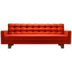 Contemporary Red Adoni Sofa aus roter Wolle mit Beinen aus Walnussholz