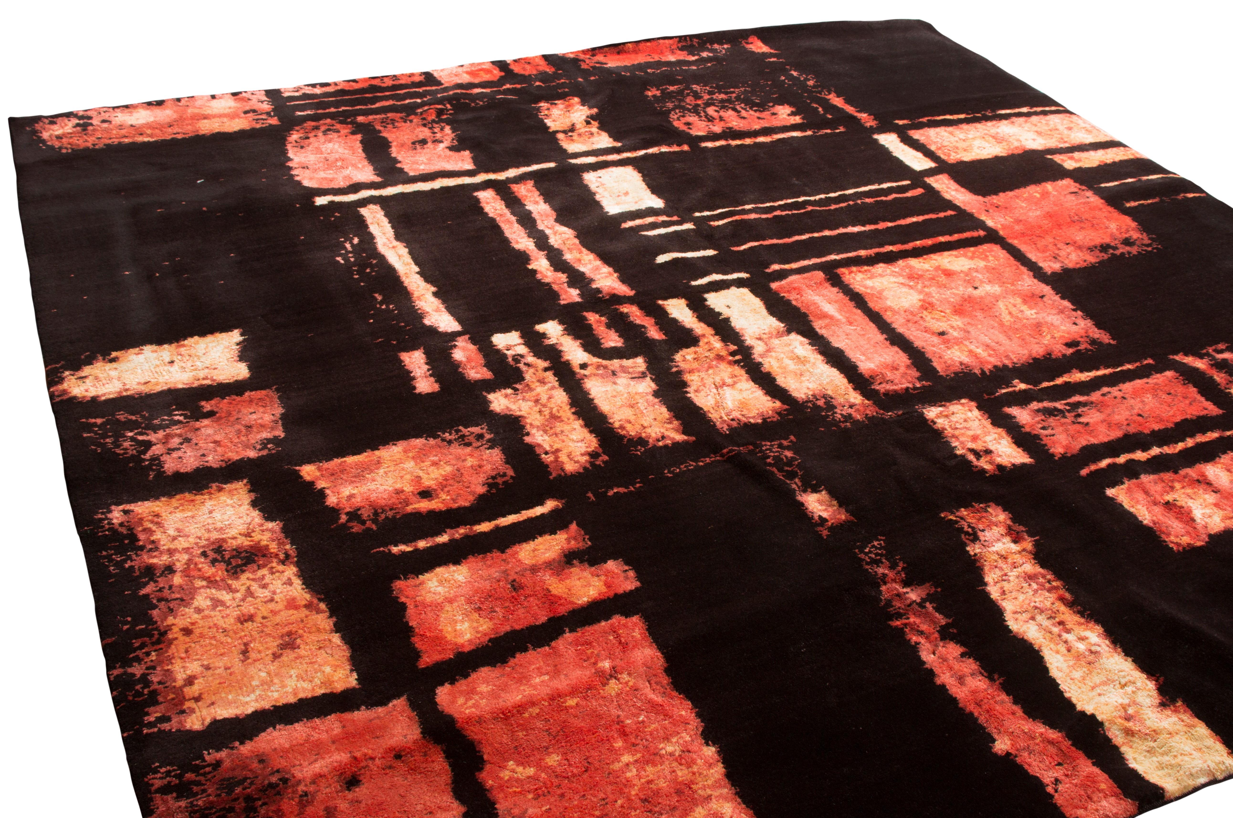 This contemporary hand knotted contemporary rug is part of the Mid-Century Modern collection from Rug & Kilim, developed over three years refining scale, texture, and graph inspired by influential 1950s patterns. Originating from India, this piece