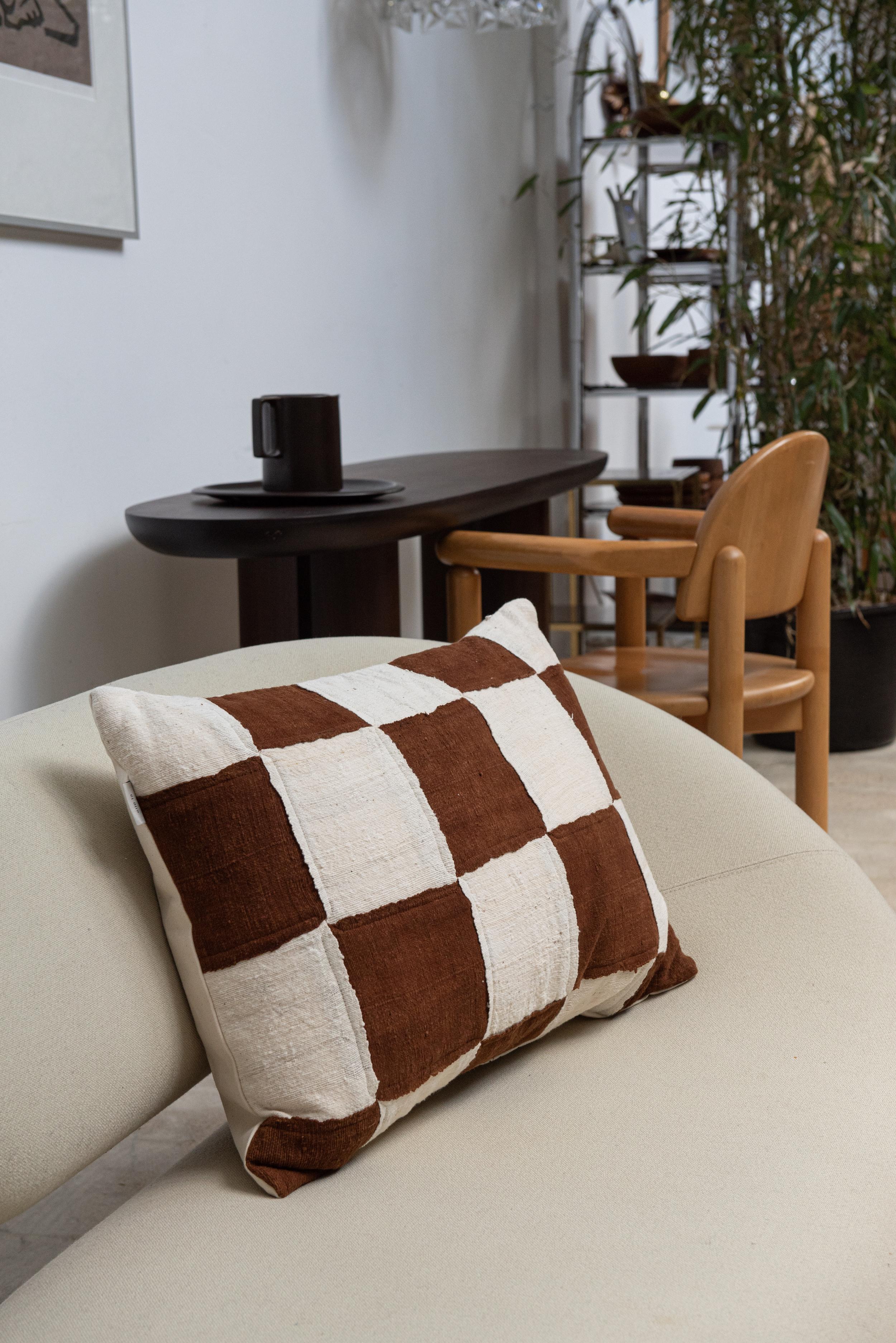 Organic Modern Contemporary brown and White checkered Cushion Cover - Handwoven in Mali For Sale