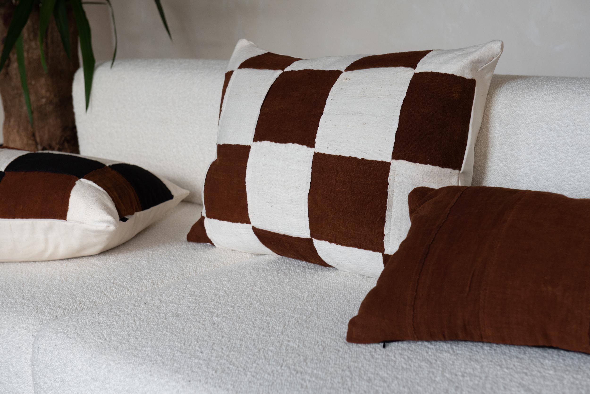 European Contemporary brown and White checkered Cushion Cover - Handwoven in Mali For Sale