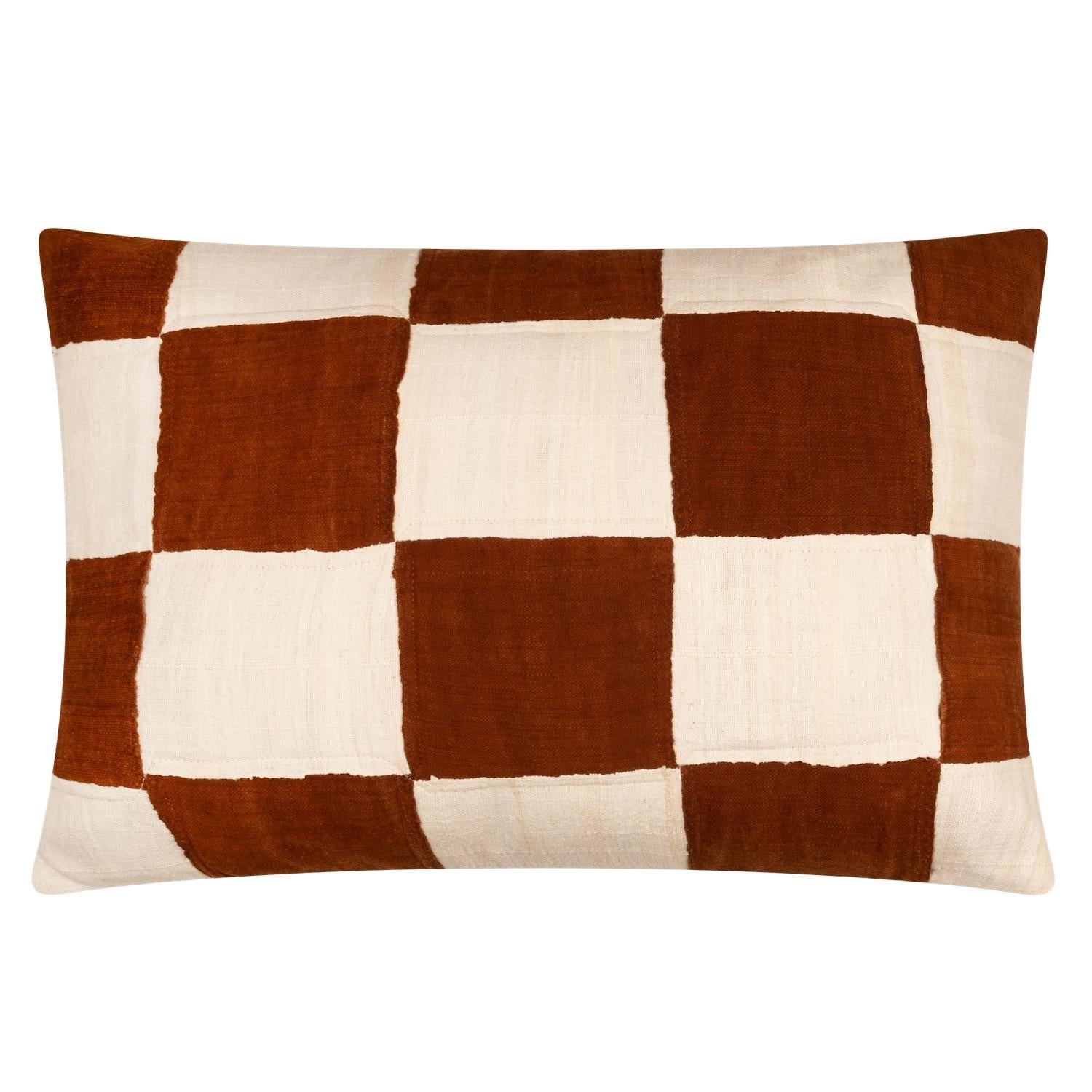 Contemporary brown and White checkered Cushion Cover - Handwoven in Mali For Sale