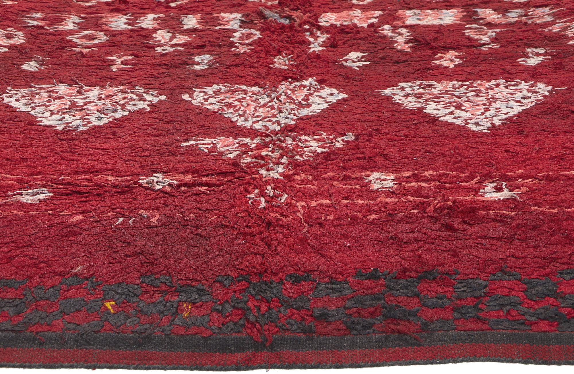 Marocain Tapis marocain Talsint rouge, Cozy Boho Chic meets Maximalist Style en vente