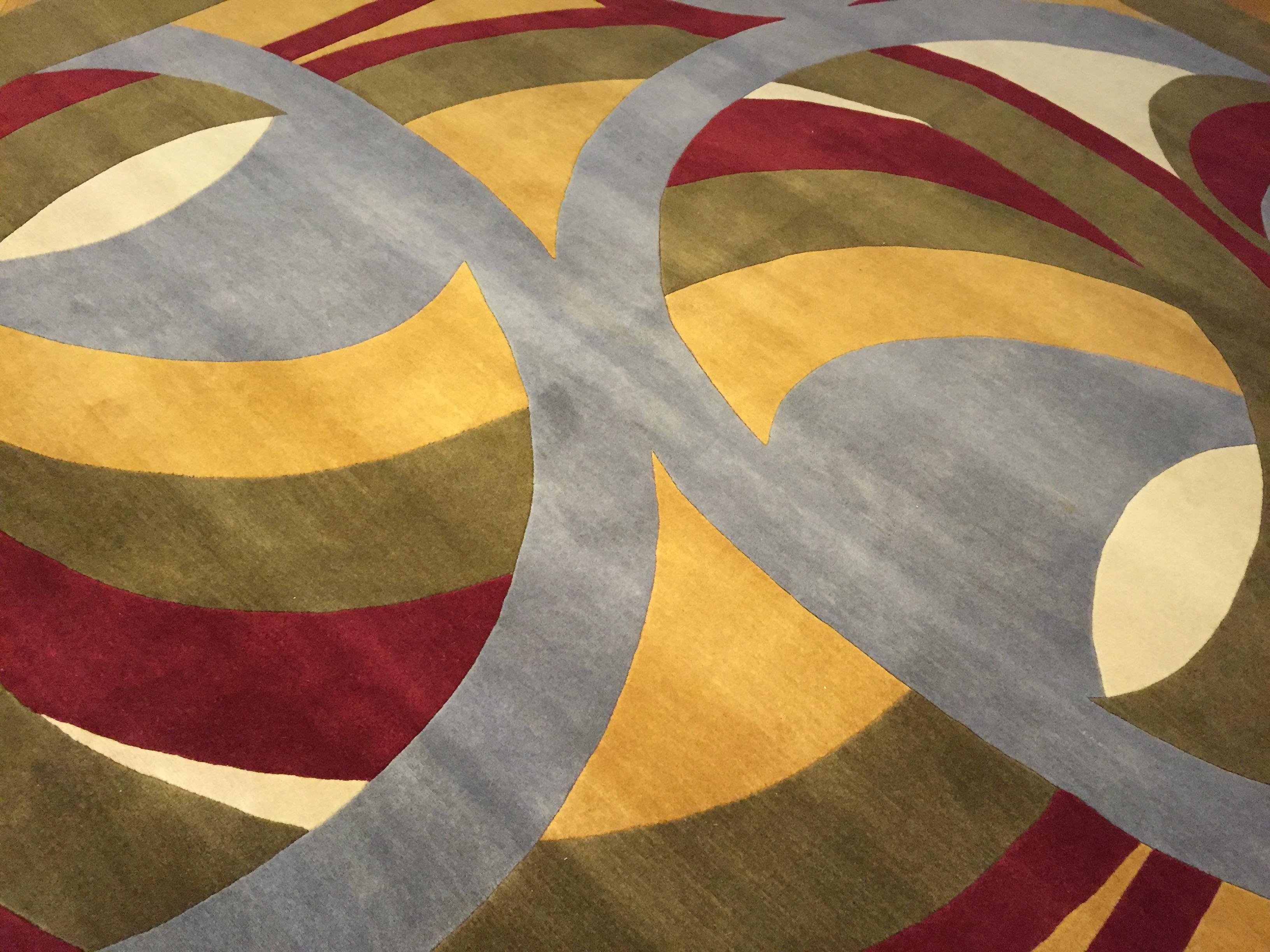 Zeitgenössischer Boralevi's Design Teppich aus natürlicher Wolle in Rot, Grün, Gelb und Grau im Angebot 7