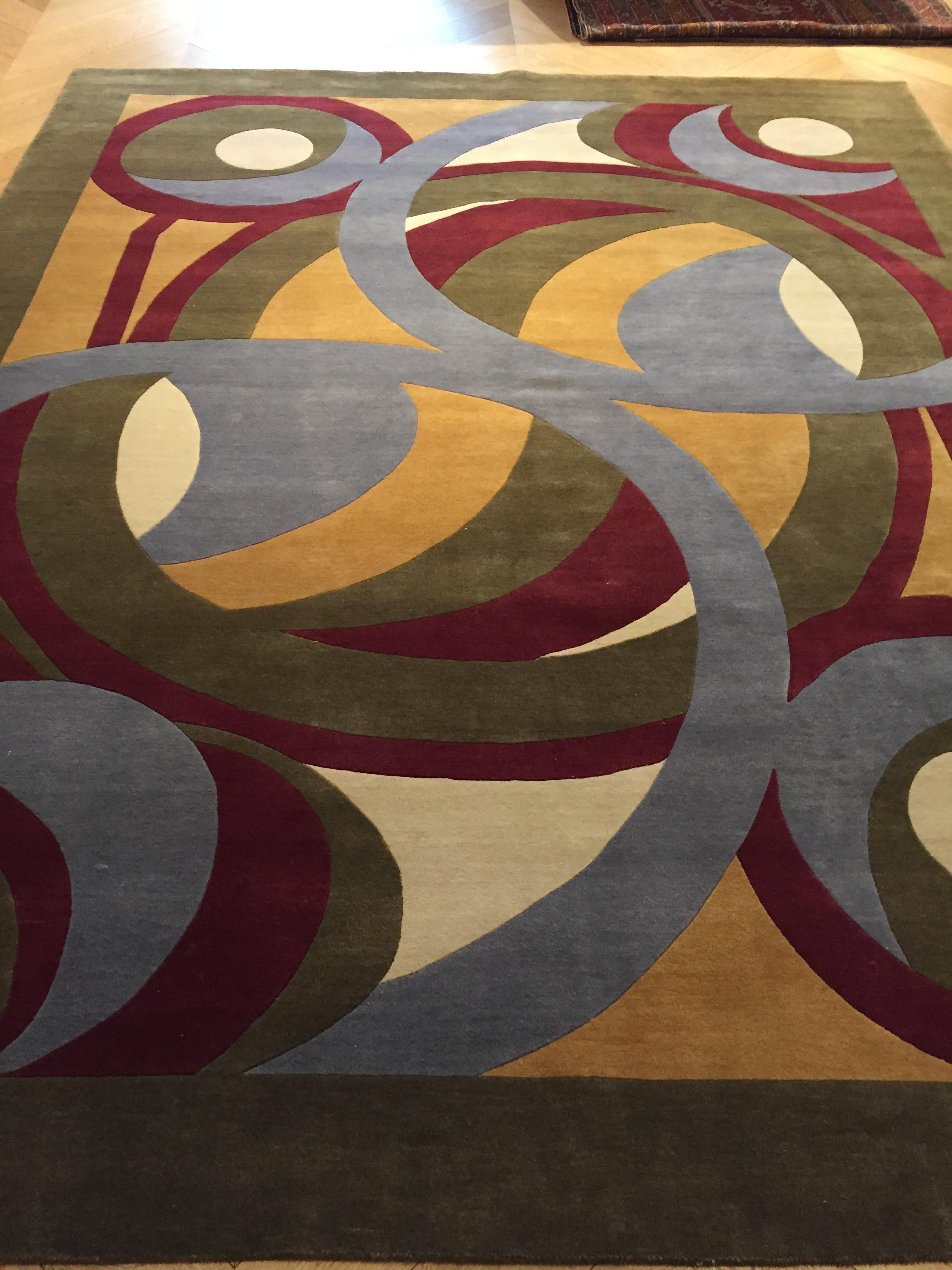 Zeitgenössischer Boralevi's Design Teppich aus natürlicher Wolle in Rot, Grün, Gelb und Grau (Art déco) im Angebot