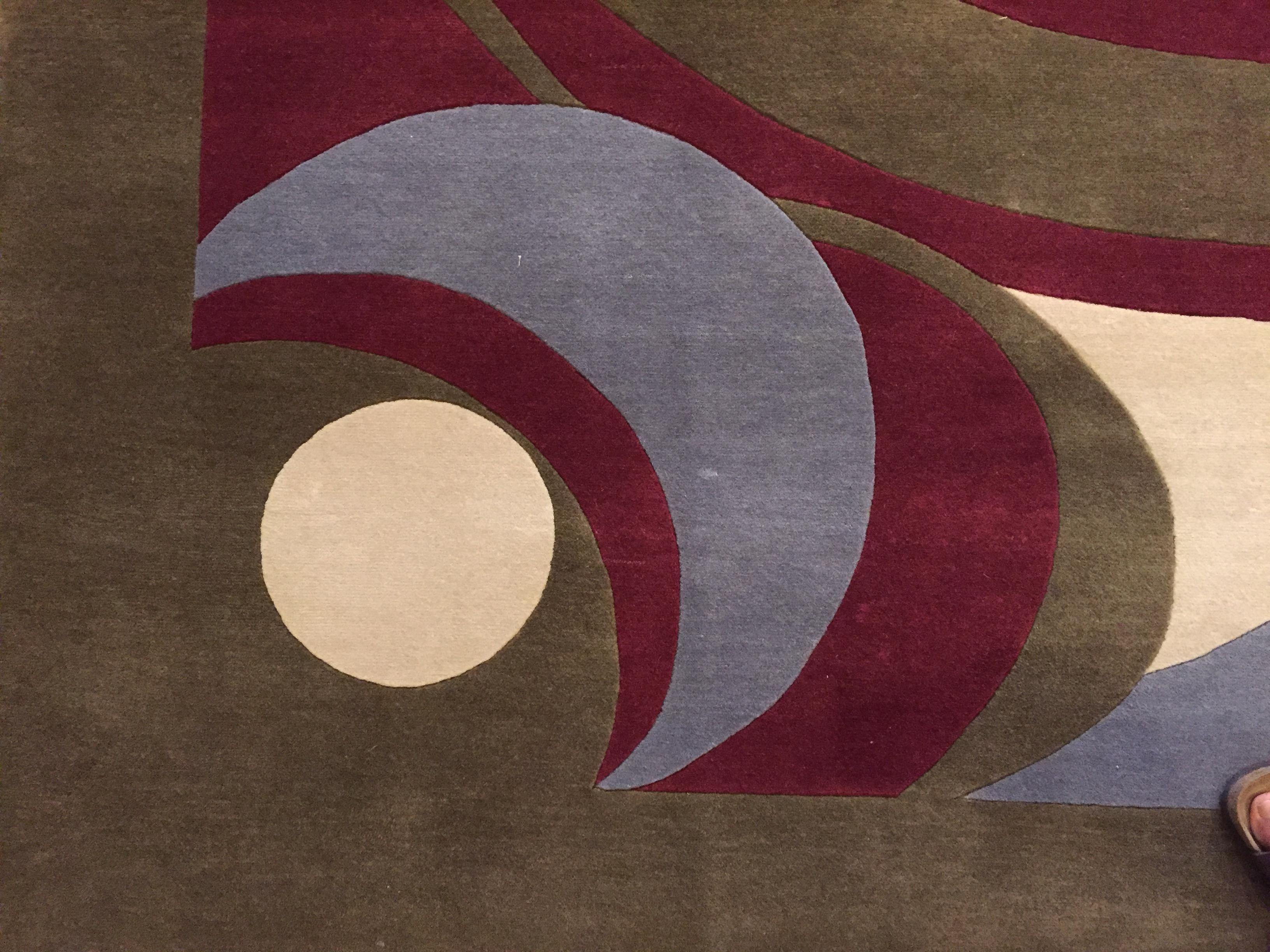Zeitgenössischer Boralevi's Design Teppich aus natürlicher Wolle in Rot, Grün, Gelb und Grau im Angebot 3