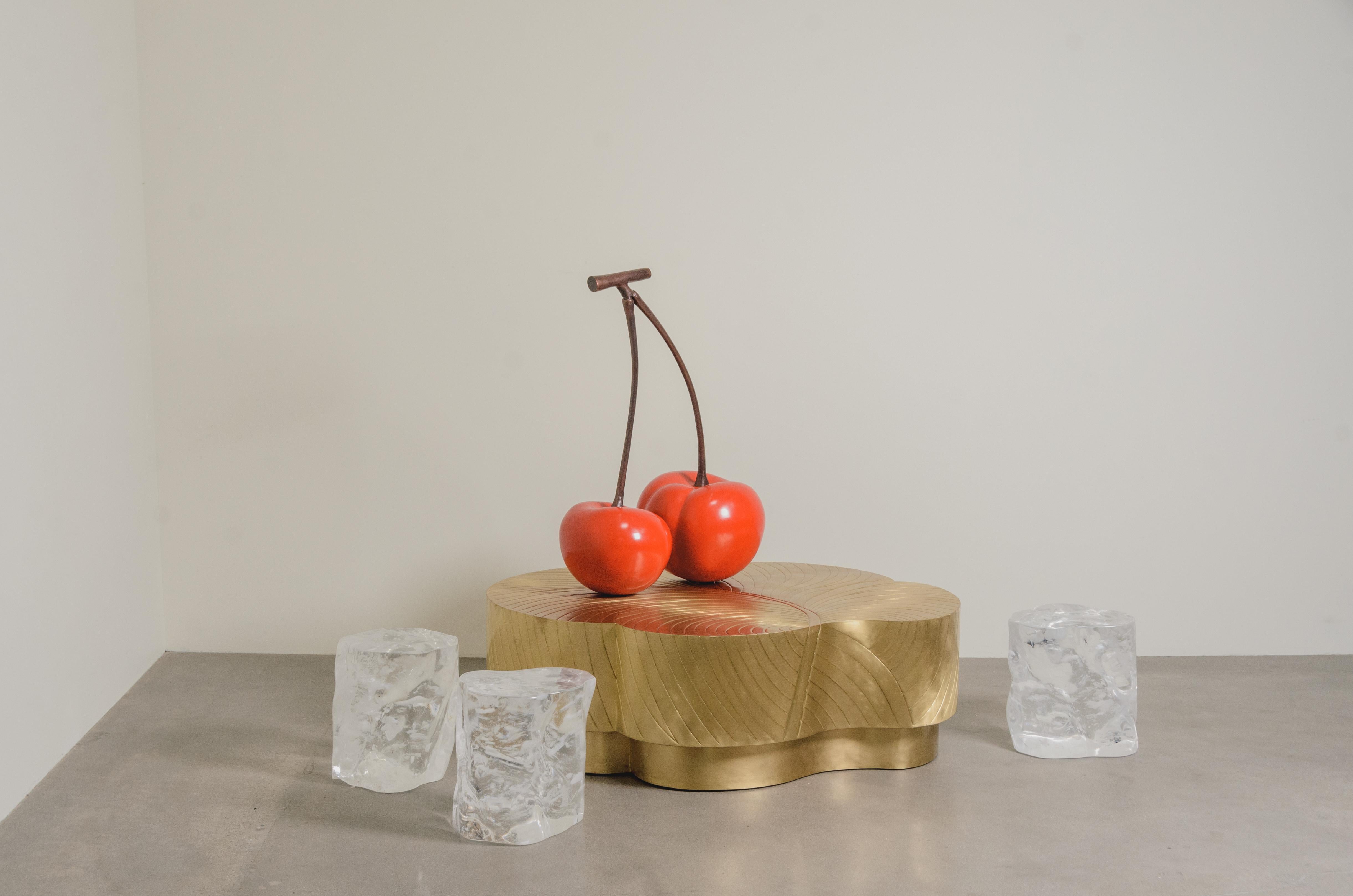 Contemporary Red Lacquer and Copper Cherries Sculpture von Robert Kuo, Limited im Zustand „Neu“ im Angebot in Los Angeles, CA