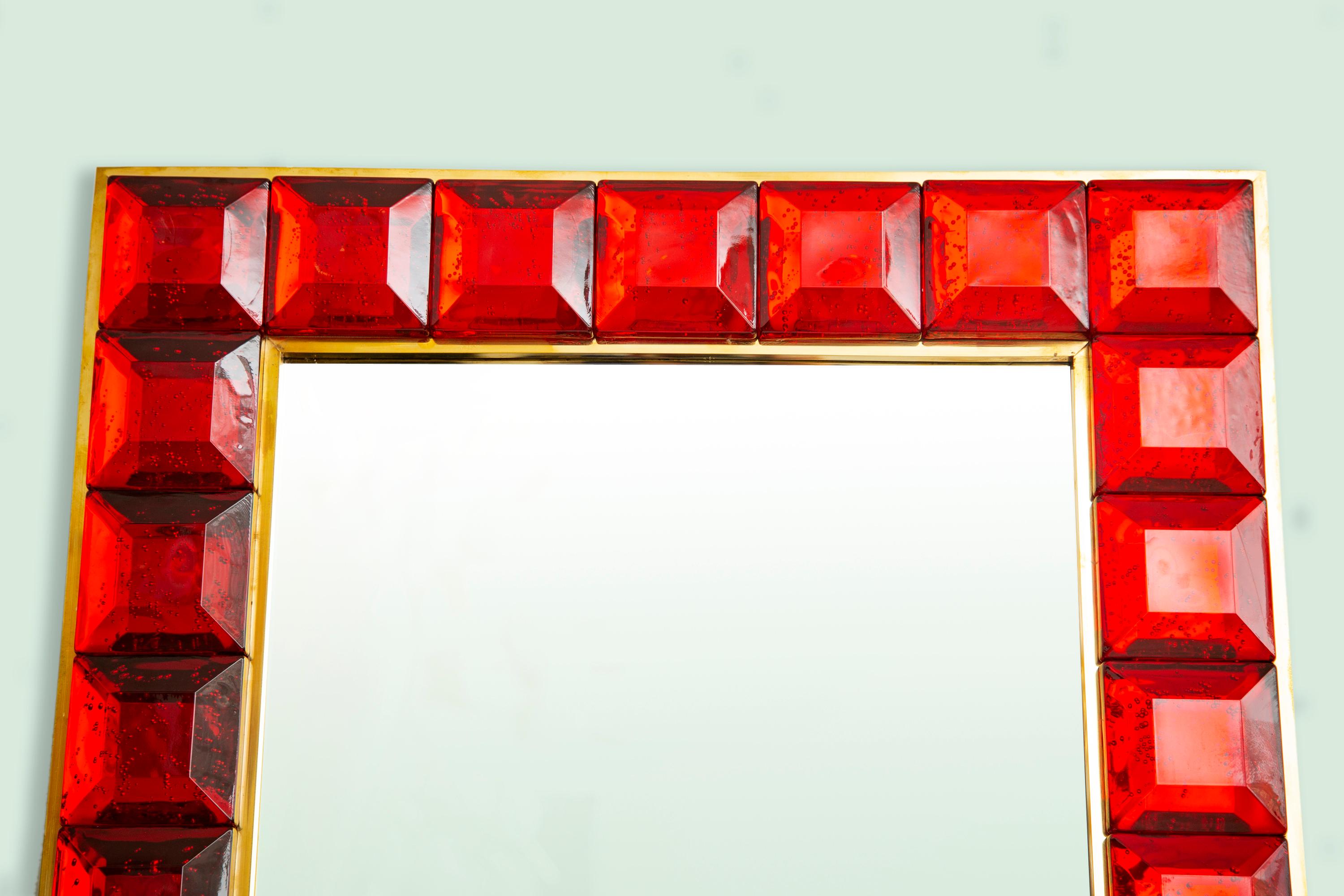 Zeitgenössisch  Rote Murano-Glas-Spiegel, Vorrätig (Moderne der Mitte des Jahrhunderts) im Angebot
