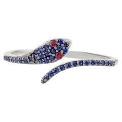 Contemporary Red Ruby Eye Pave Blue Sapphire Thin Snake Ring in 18k Weißgold