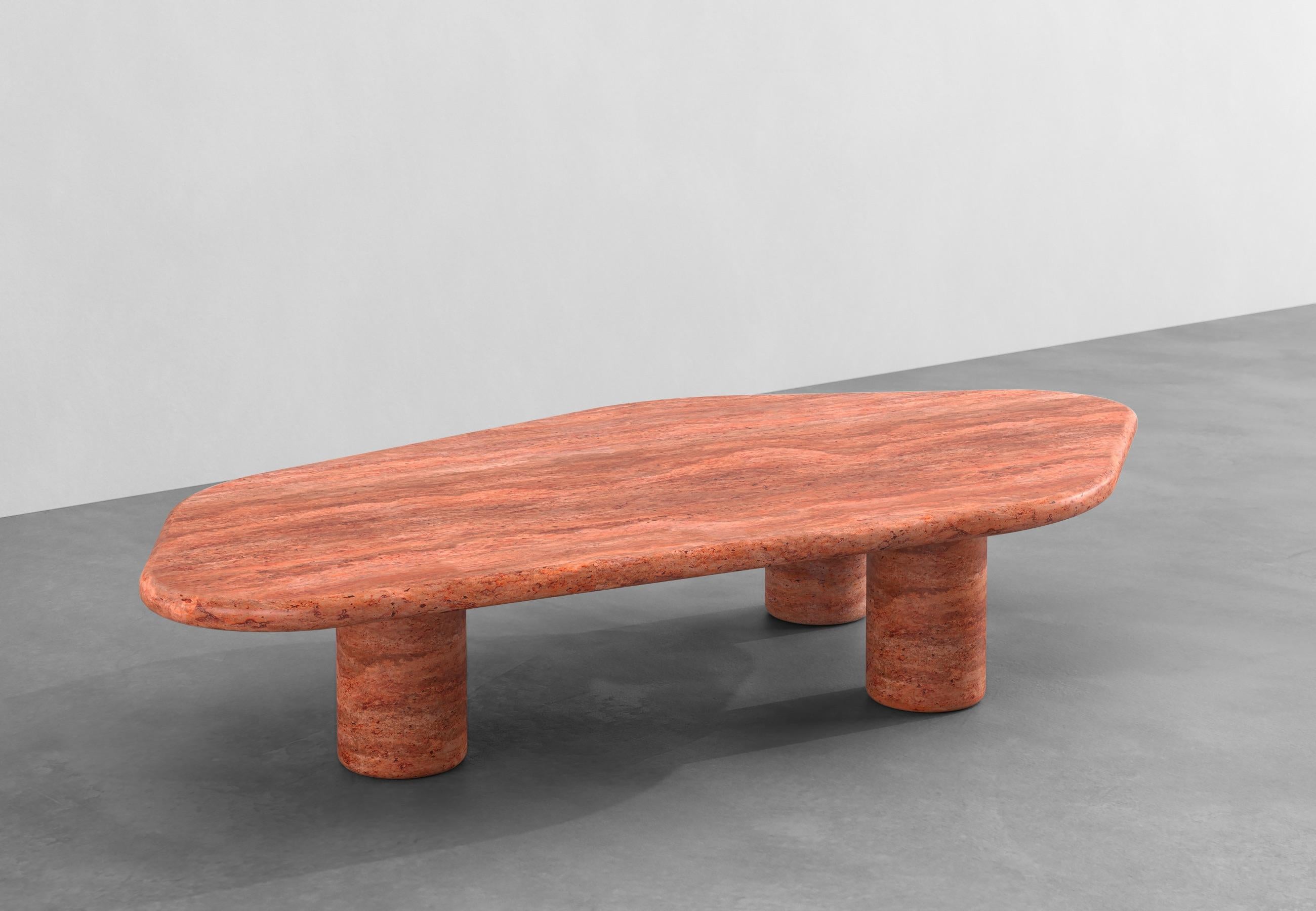 Fait main Table basse contemporaine La Vézère en travertin rouge 170 cm par Armand & Francine en vente