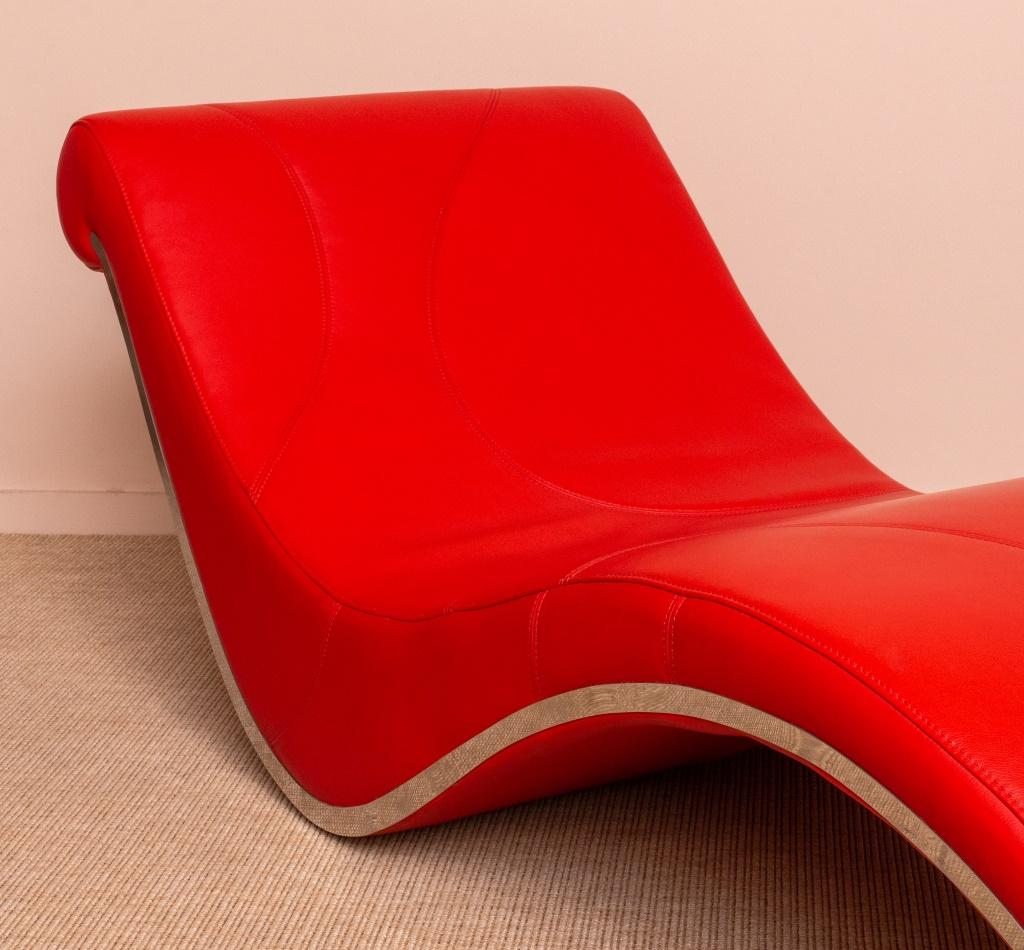 Contemporary Red Vinyl Covered Chaise Longue In Good Condition For Sale In Astoria, NY