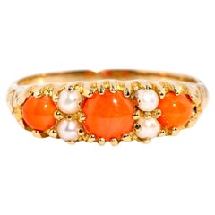 Bague contemporaine en or jaune 9 carats, corail orange rougeâtre et perles de rocaille