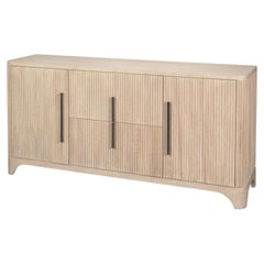 Buffet contemporain à rainures en chêne blanchi