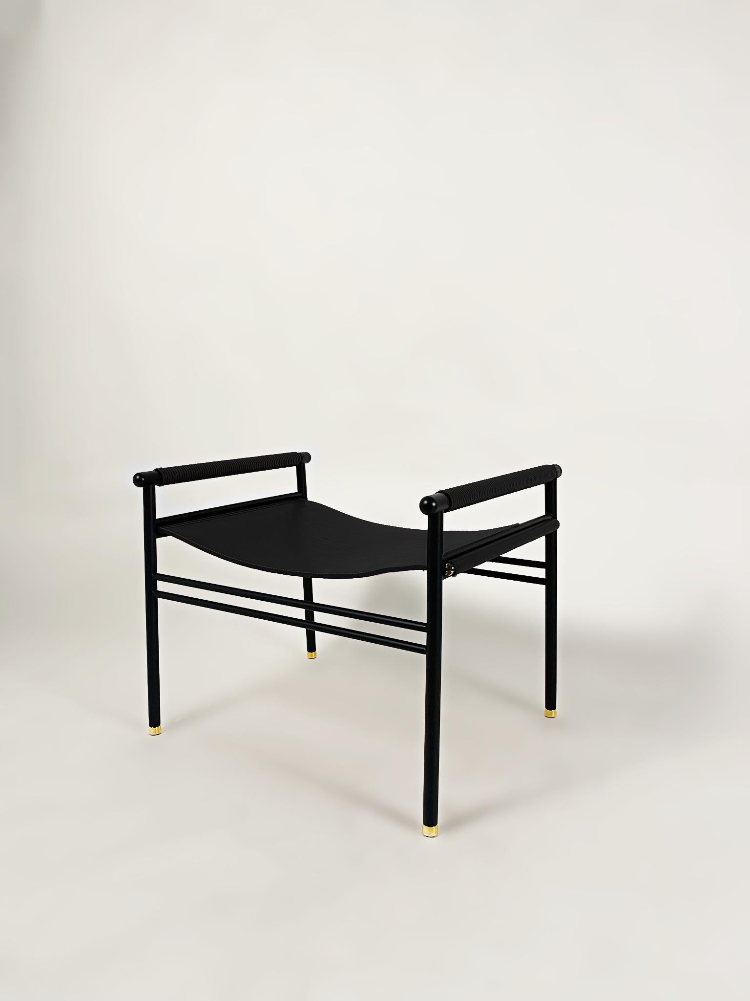 Espagnol Tabouret Repose Contemporain Acier fumé noir et cuir noir  en vente