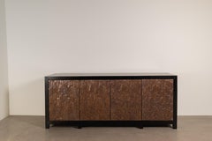 Buffet 4 portes contemporain en cuivre repoussé antique Design/One par Robert Kuo