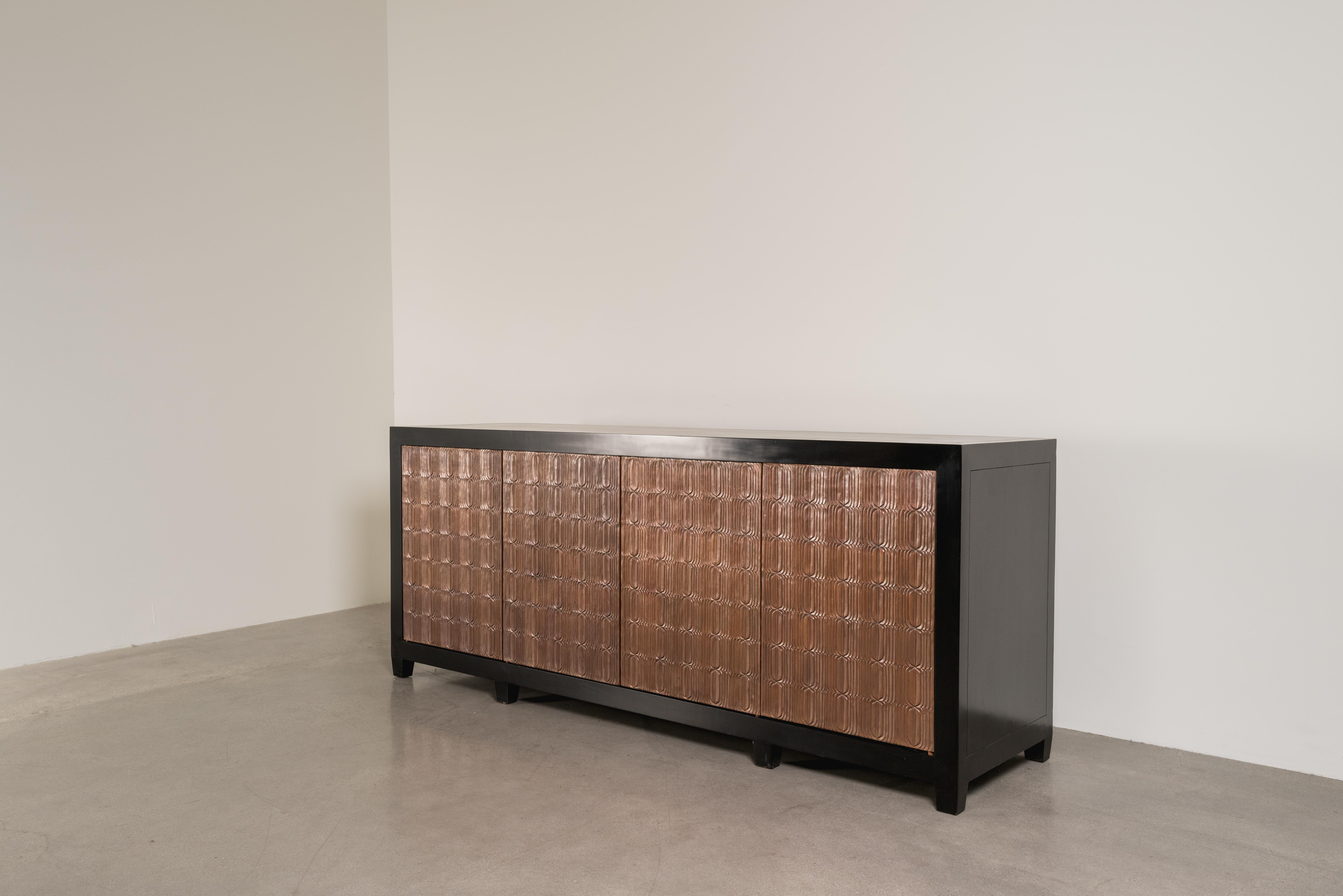 Contemporary Repoussé Copper Feather Design 4 Door Buffet by Robert Kuo (Lackiert) im Angebot