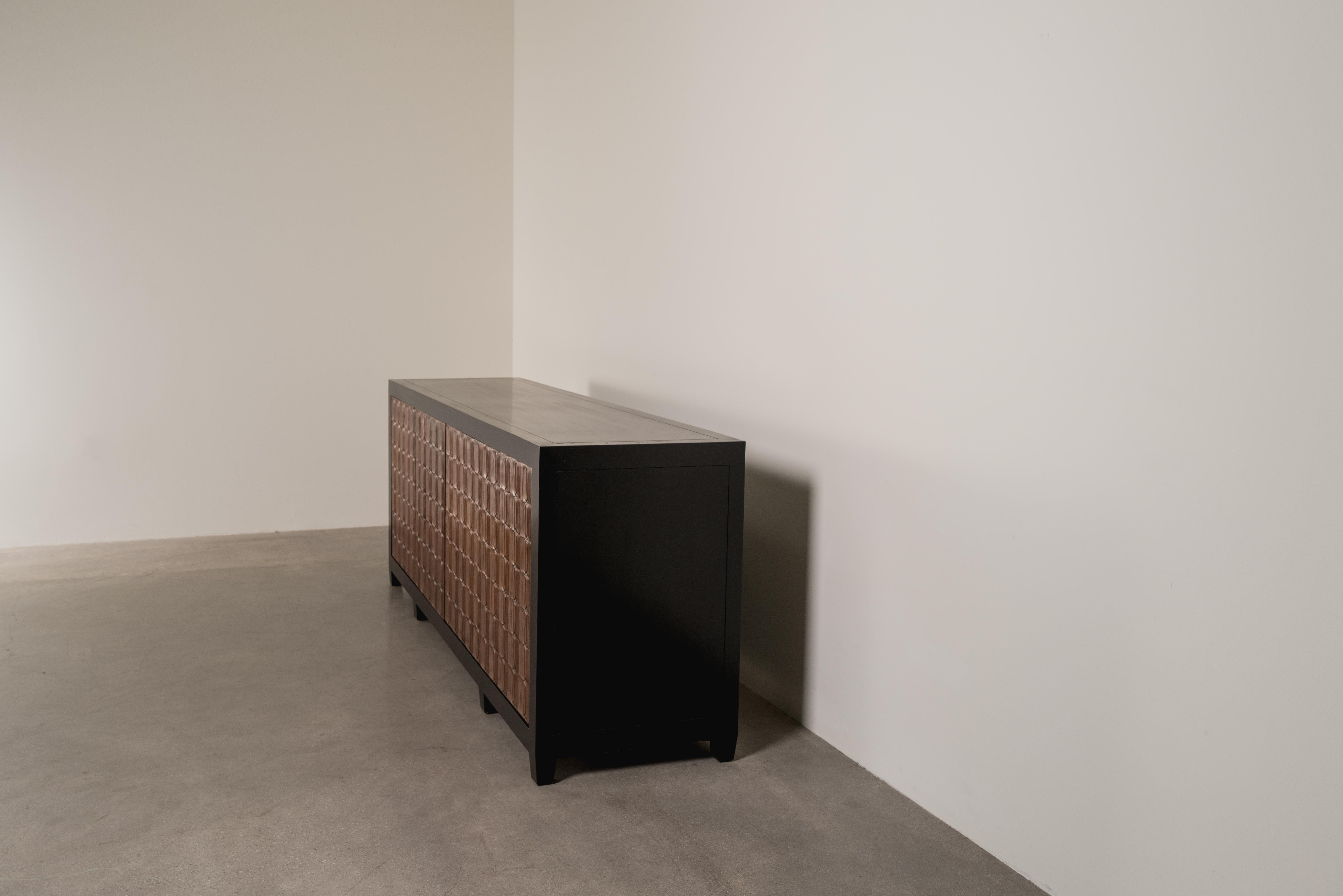 Contemporary Repoussé Copper Feather Design 4 Door Buffet by Robert Kuo im Zustand „Neu“ im Angebot in Los Angeles, CA