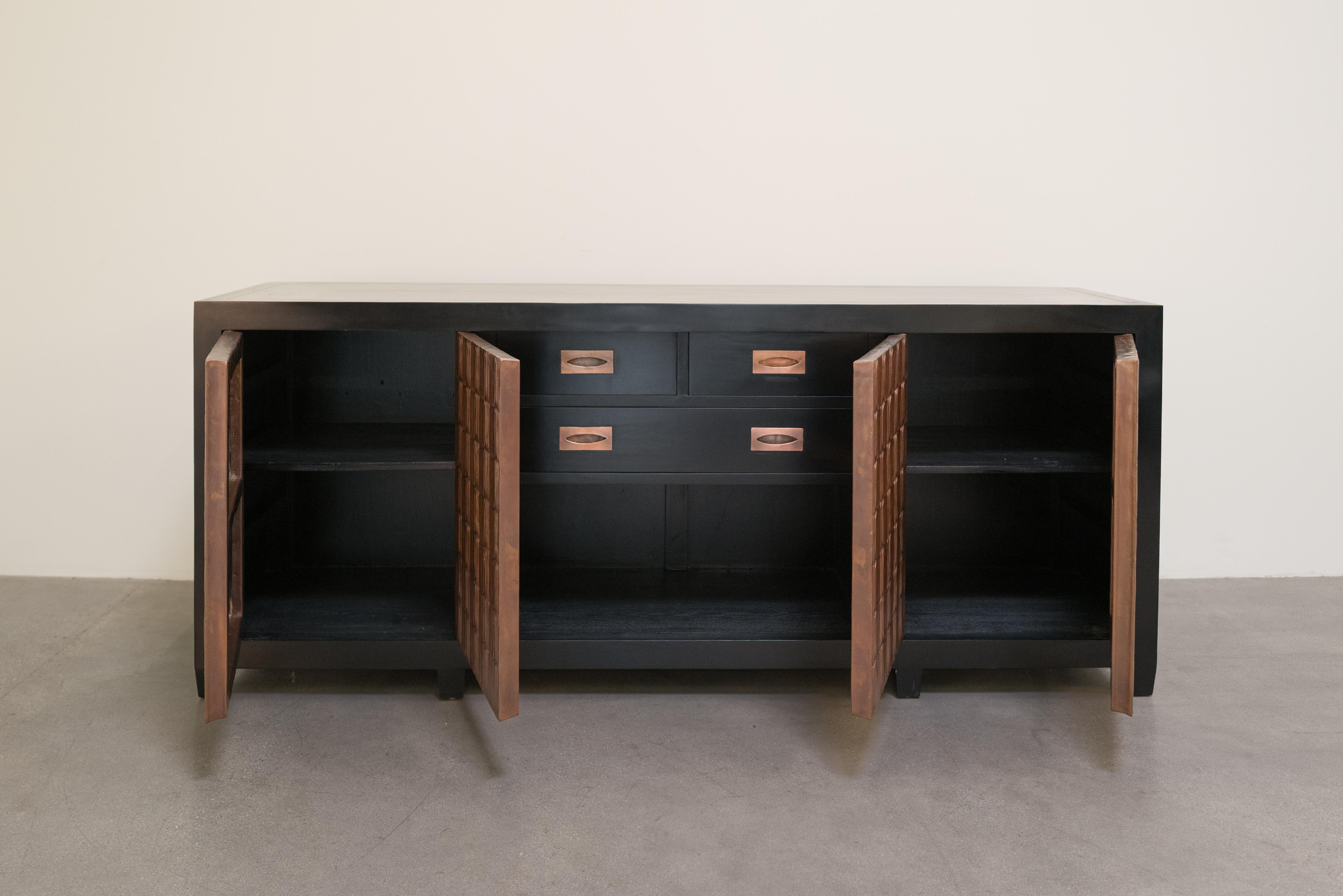Contemporary Repoussé Copper Feather Design 4 Door Buffet by Robert Kuo im Angebot 1
