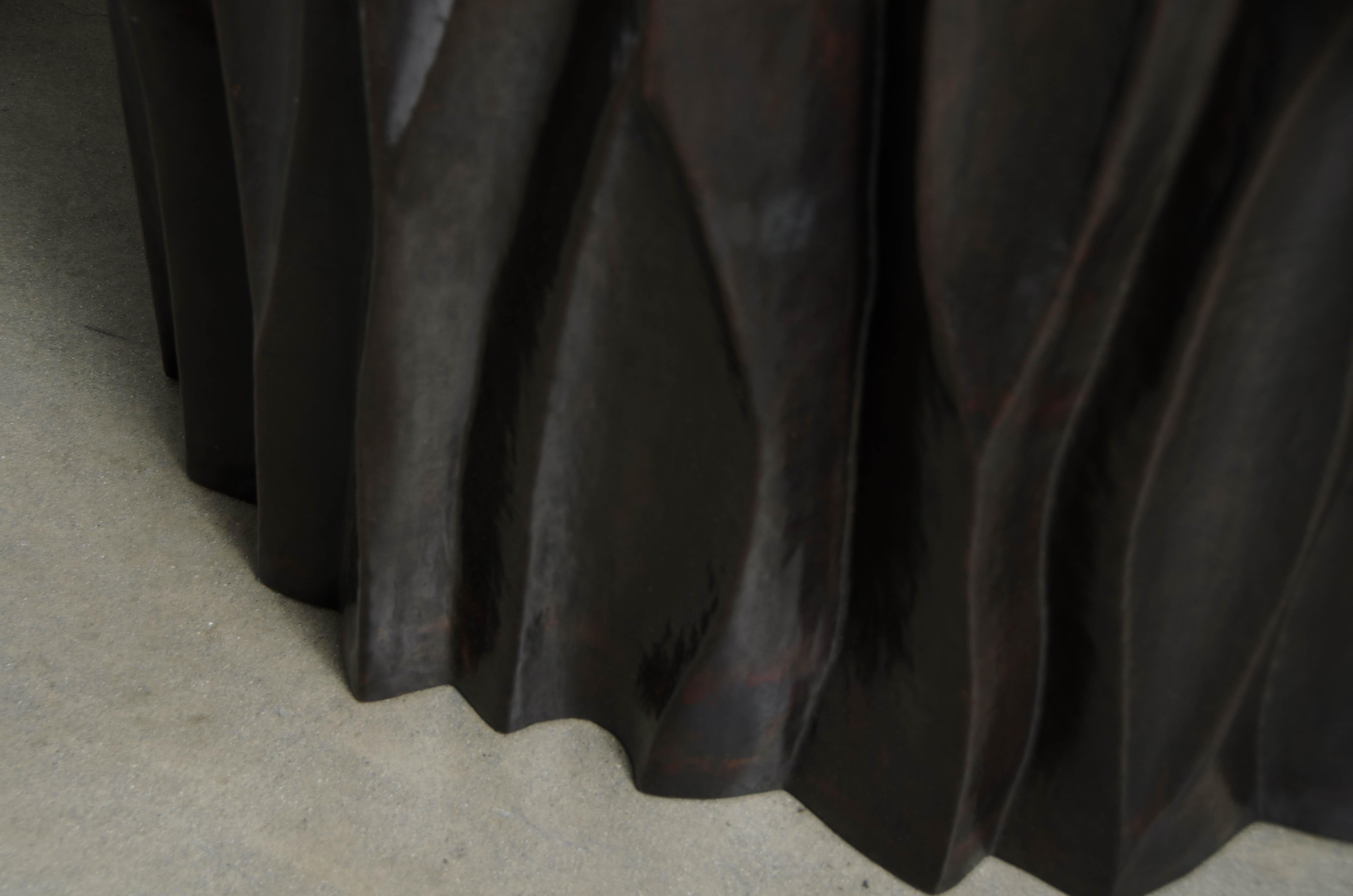 Großer Baumstamm-Topf aus dunklem Antik-Kupfer von Robert Kuo in Repoussé im Angebot 4