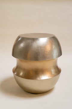 Zeitgenössischer trommelhocker Zong aus weißer bronze und messing von Robert Kuo (Repoussé)