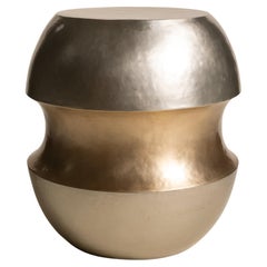 Zeitgenössischer trommelhocker Zong aus weißer bronze und messing von Robert Kuo (Repoussé)