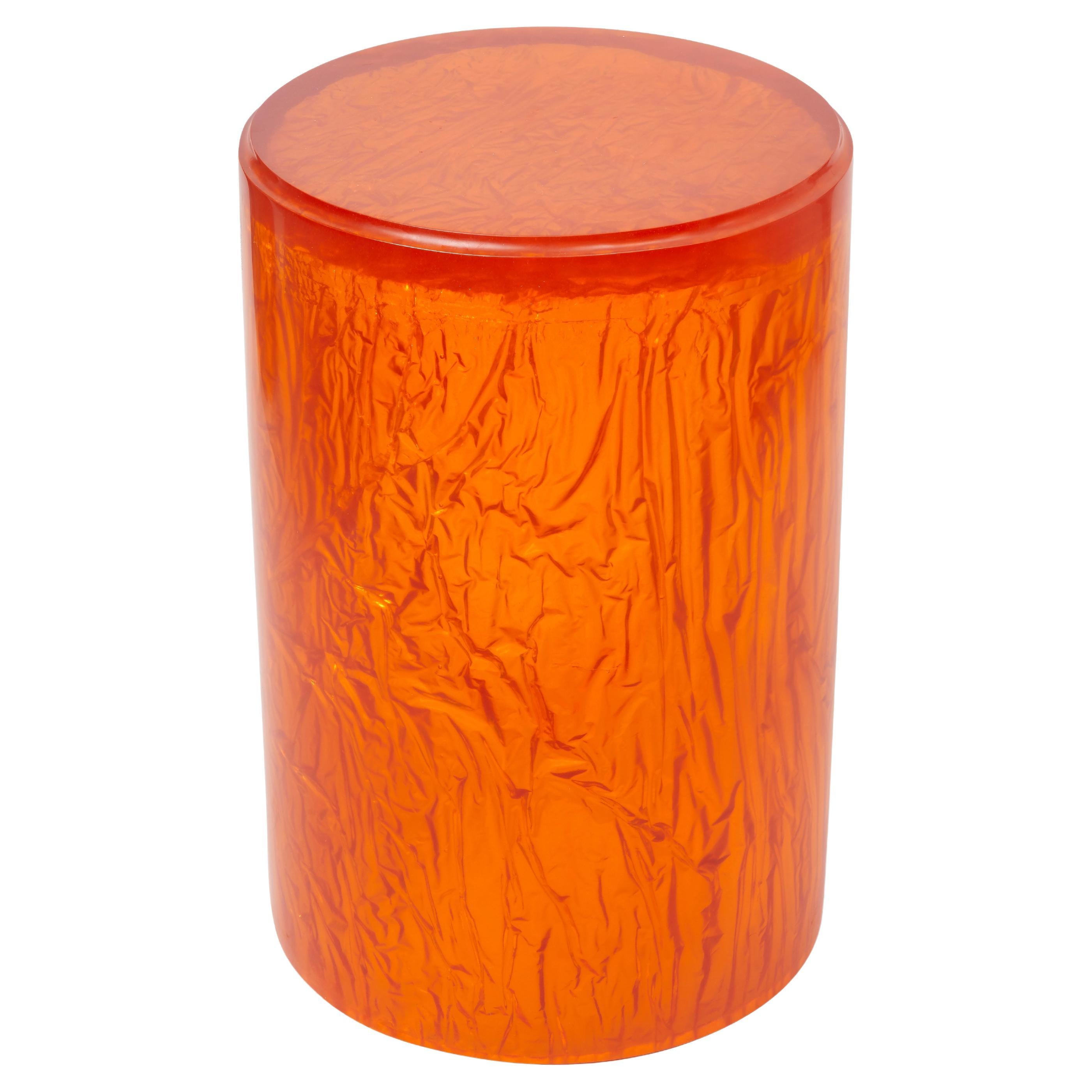 Table d'appoint ou tabouret contemporain en résine acrylique par Natalie Tredgett, orange brillant