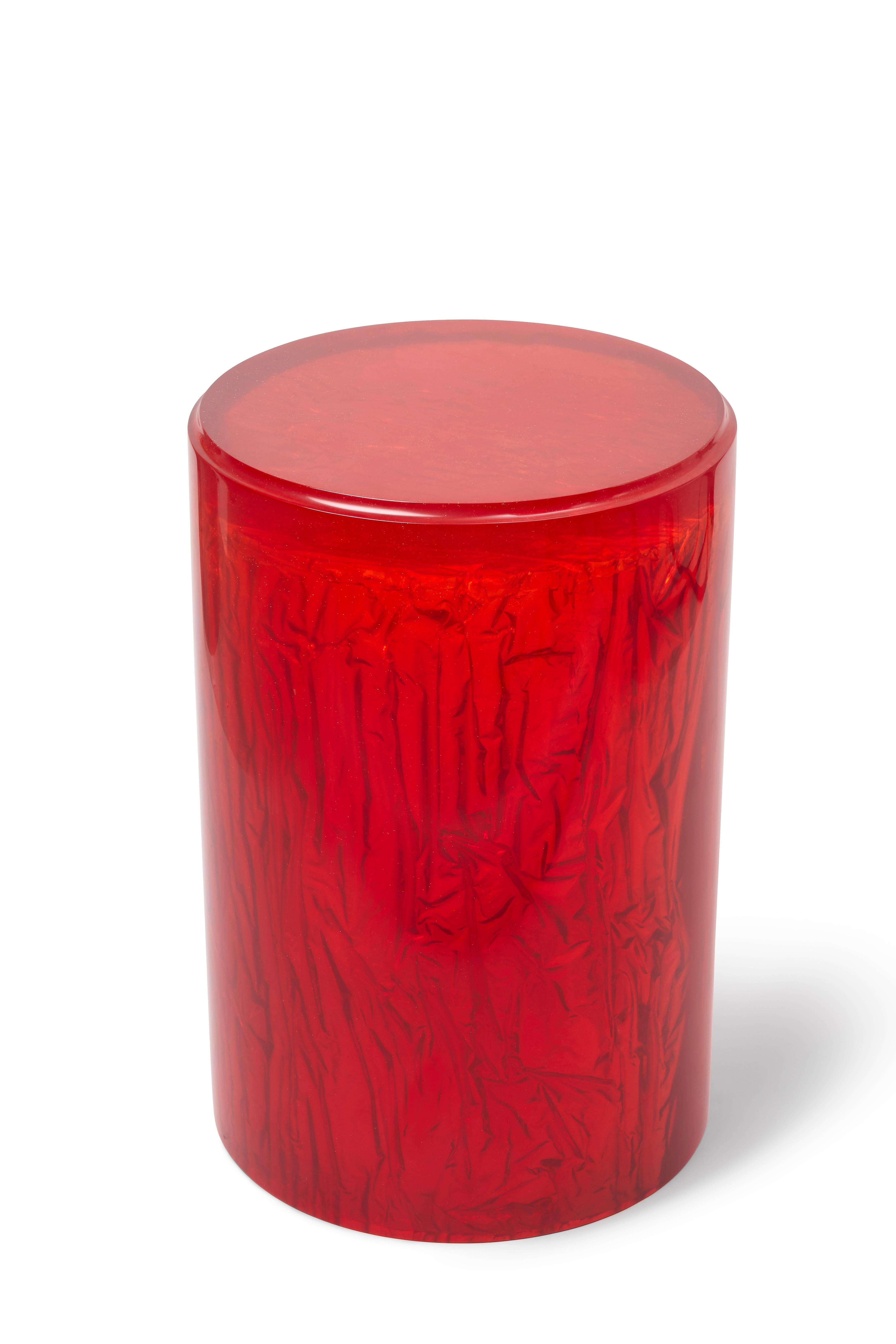 Zeitgenössischer Beistelltisch oder Hocker aus Harz-Acryl von Natalie Tredgett, glänzend, rot (Gegossen) im Angebot