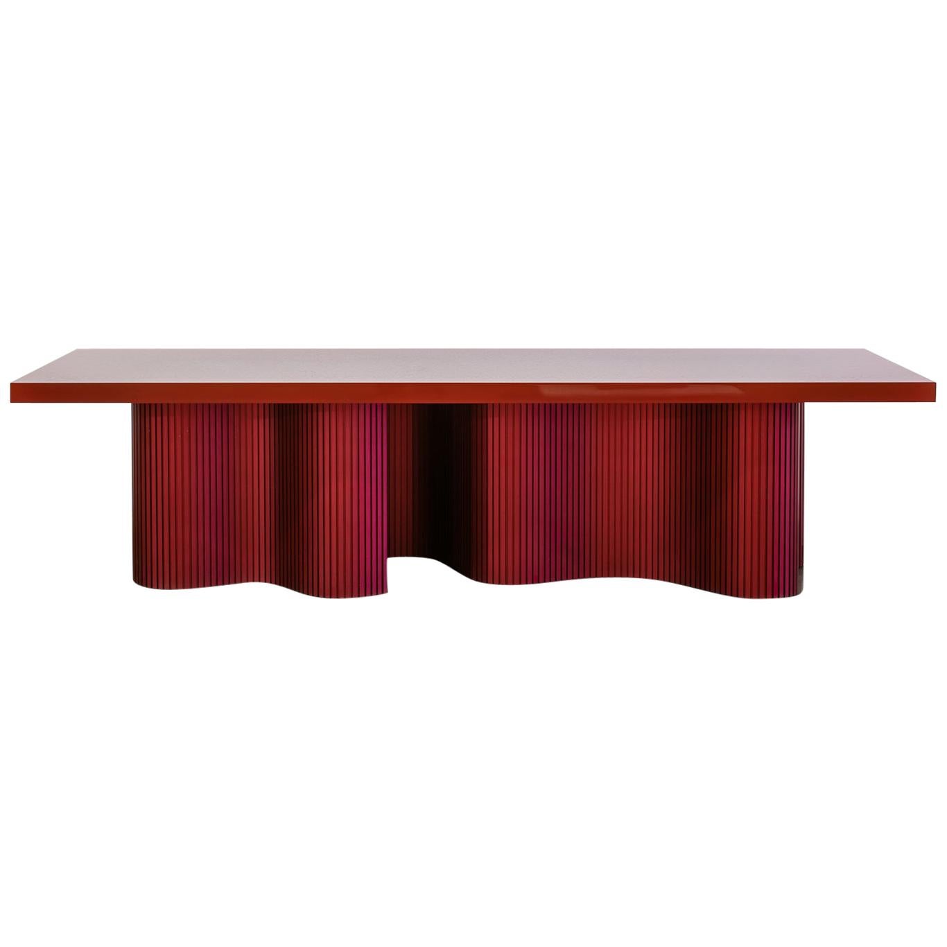 Contemporary Couchtisch aus Kunstharz, Tisch mit rot poliertem Rückgrat, von Erik Olovsson