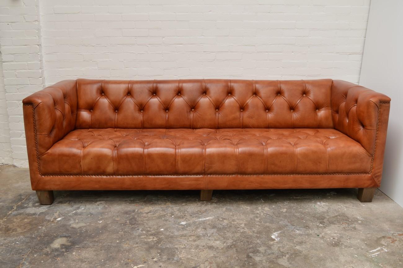 Started once with an try-out:
Beside the English traditional Delta Chesterfield collection we also have a line with own try-outs. This model 