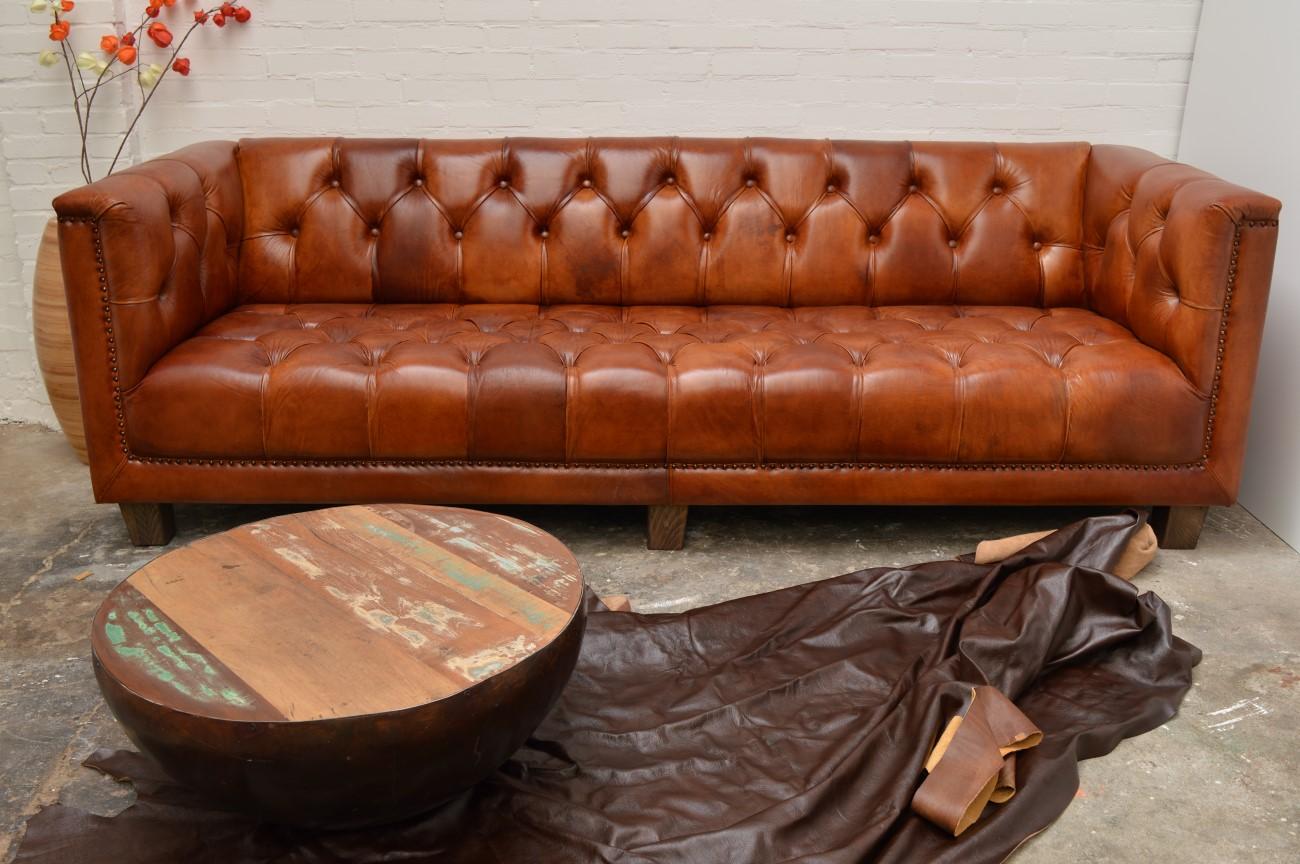 Started once with an try-out:
Beside the English traditional Delta Chesterfield collection we also have a line with own try-outs. This model 